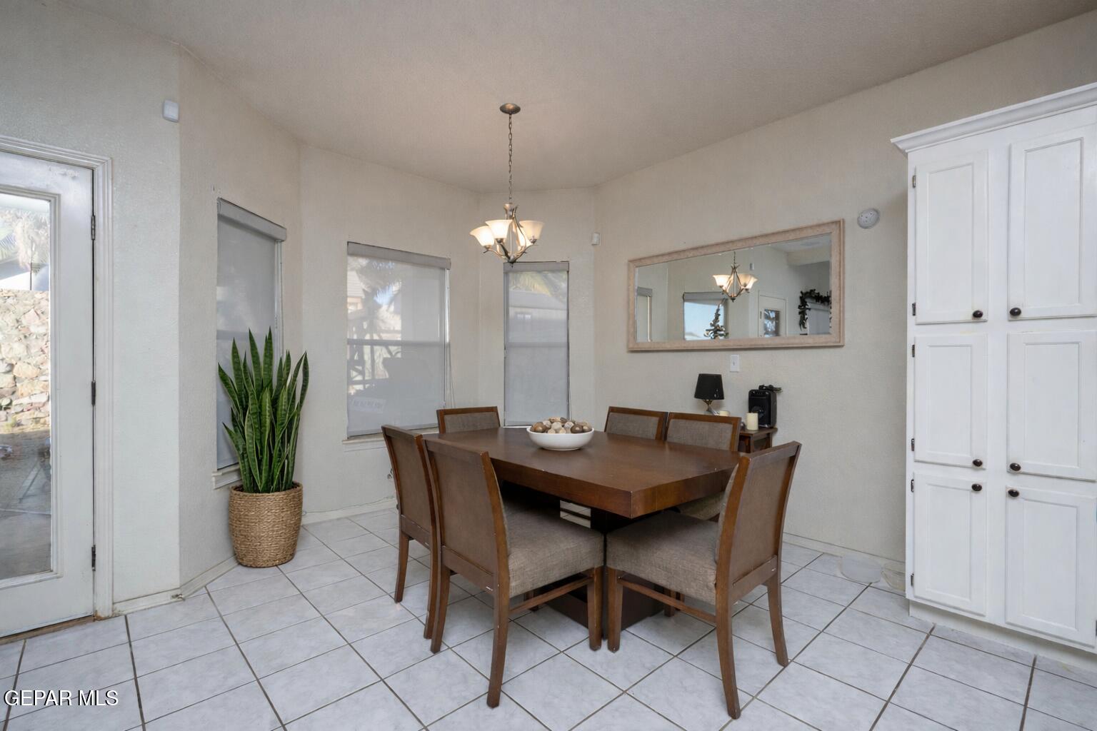253 Northbrook Court Property Photo 6