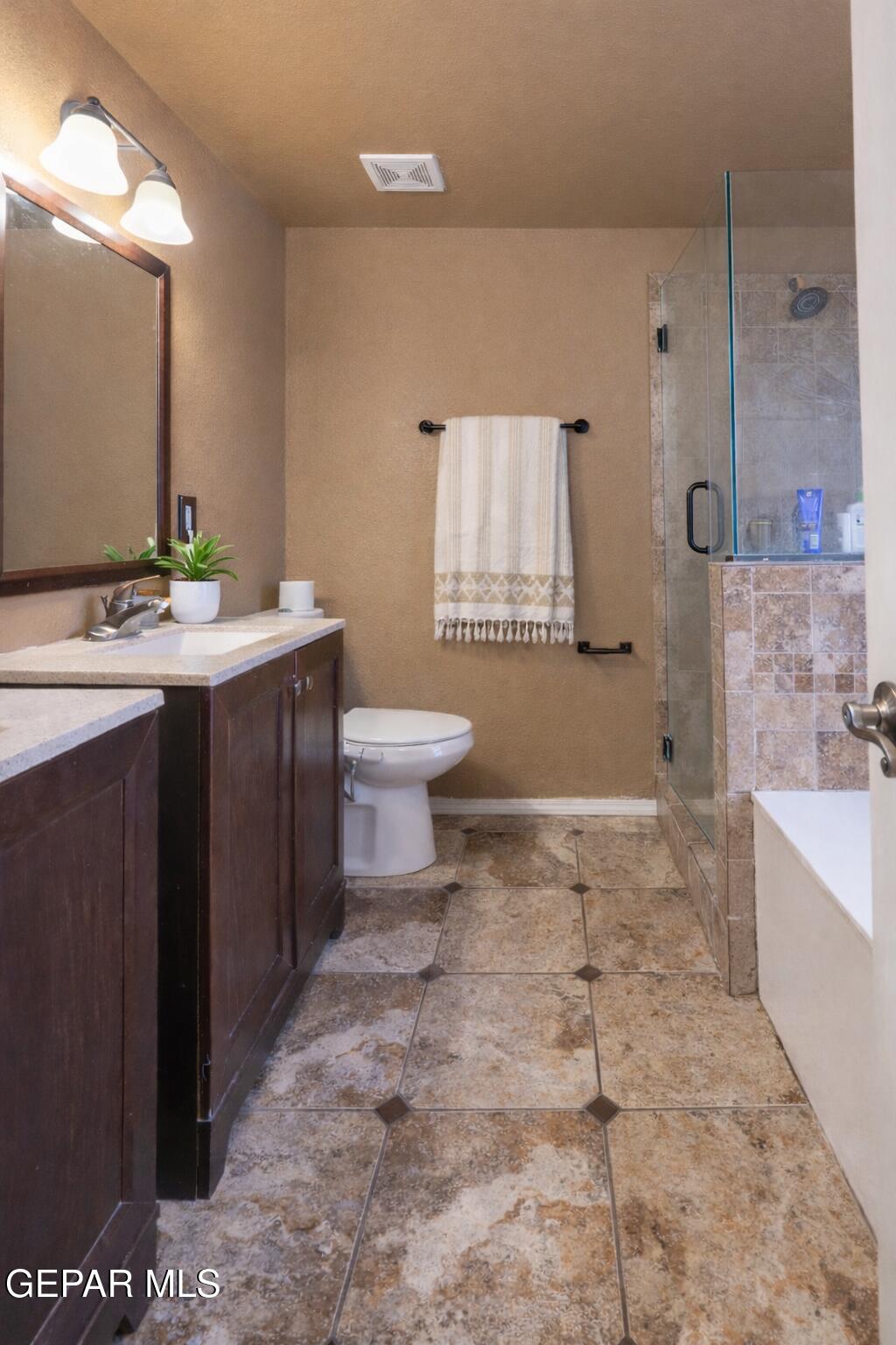 253 Northbrook Court Property Photo 12