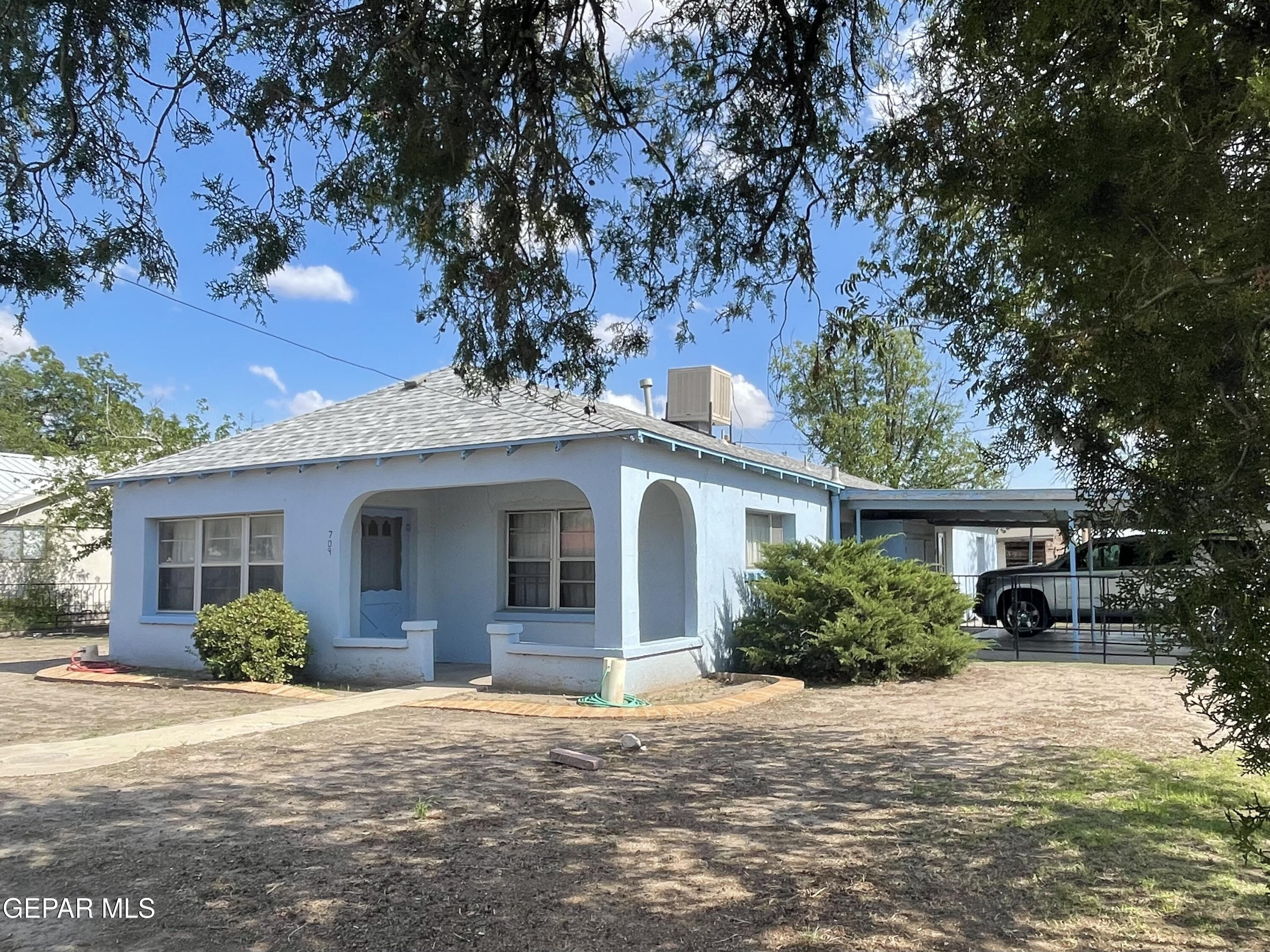 709 W WACO Street W