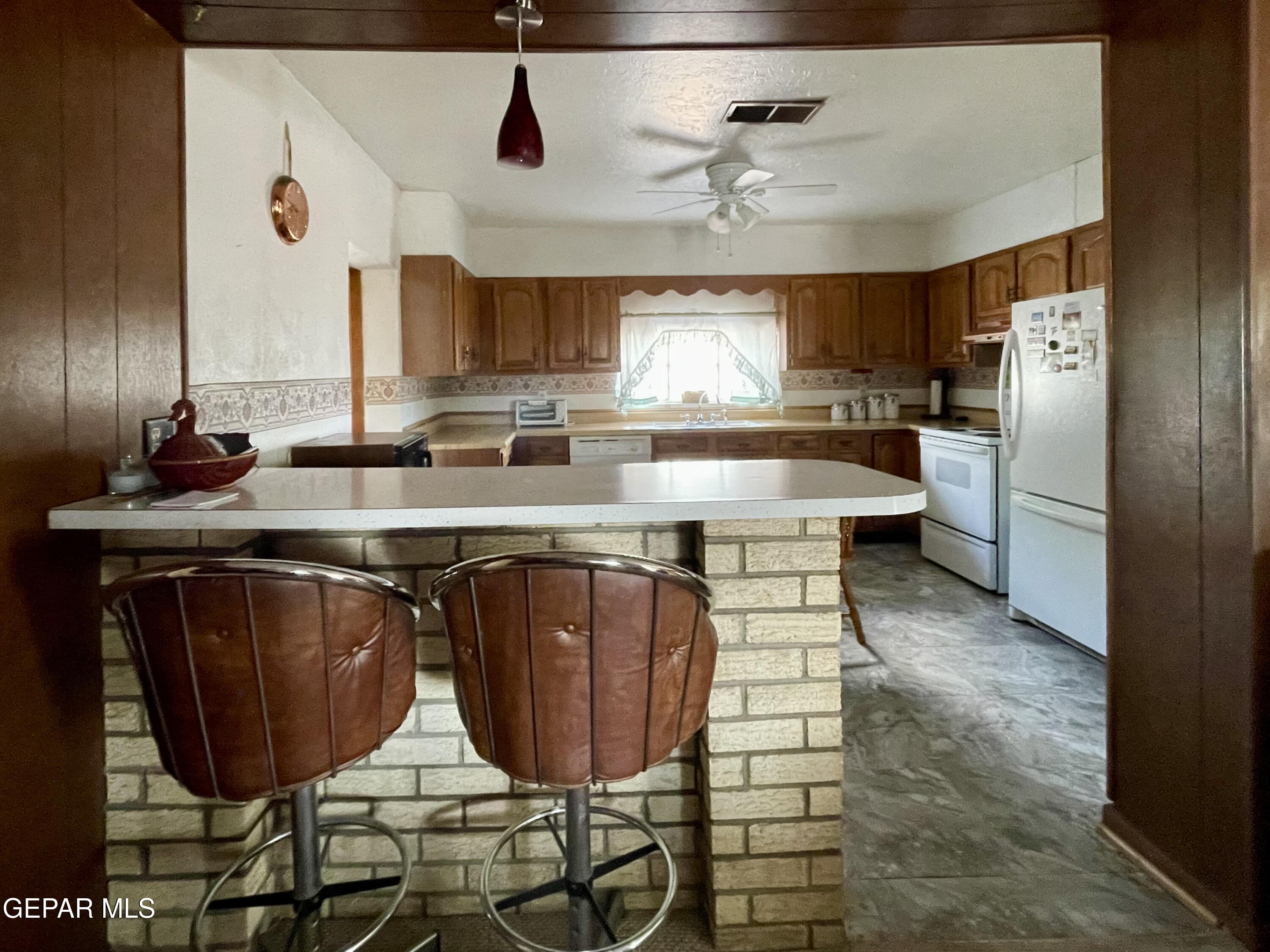 709 W Waco Street W Property Photo 3