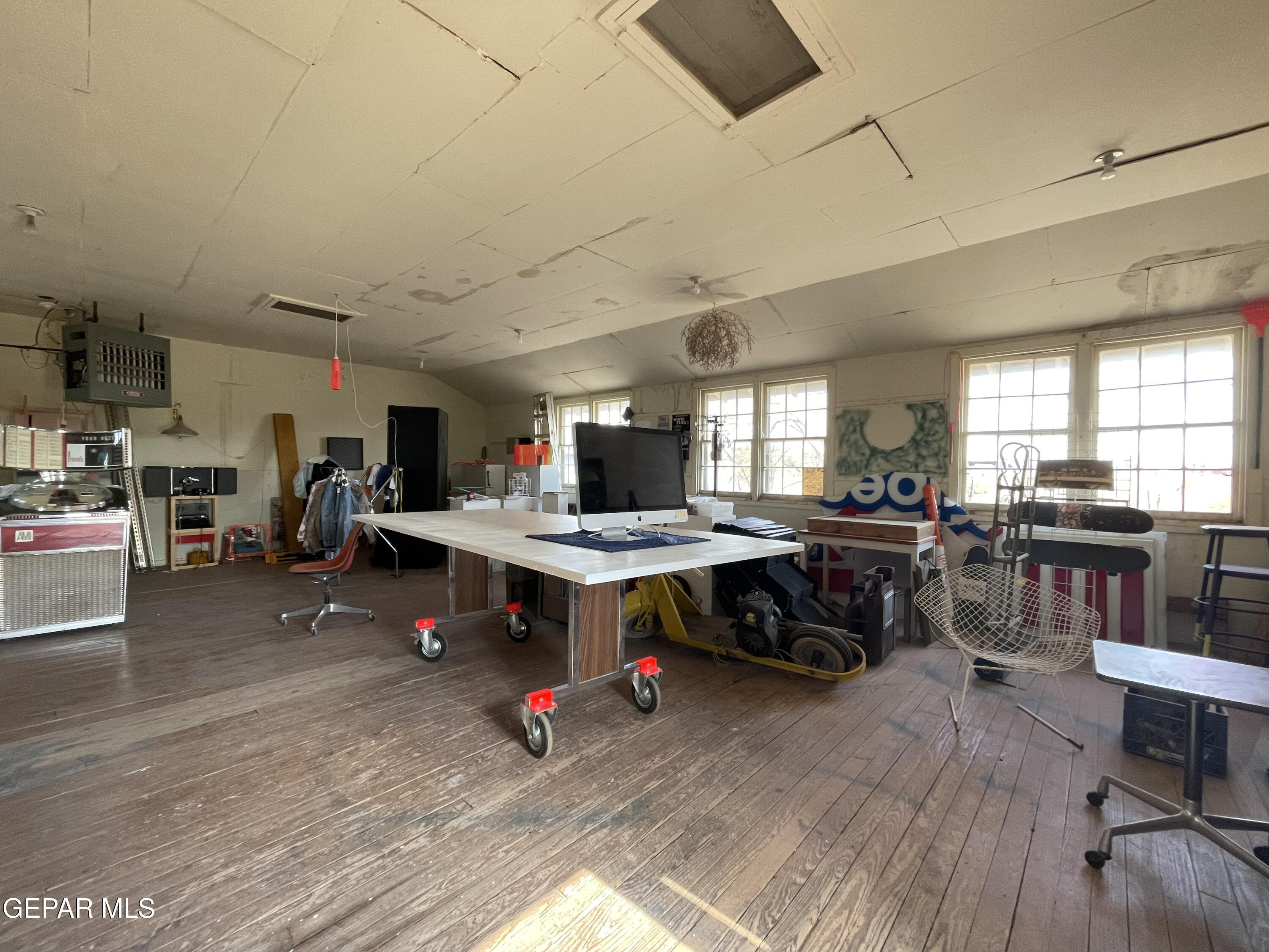 709 W Waco Street W Property Photo 9