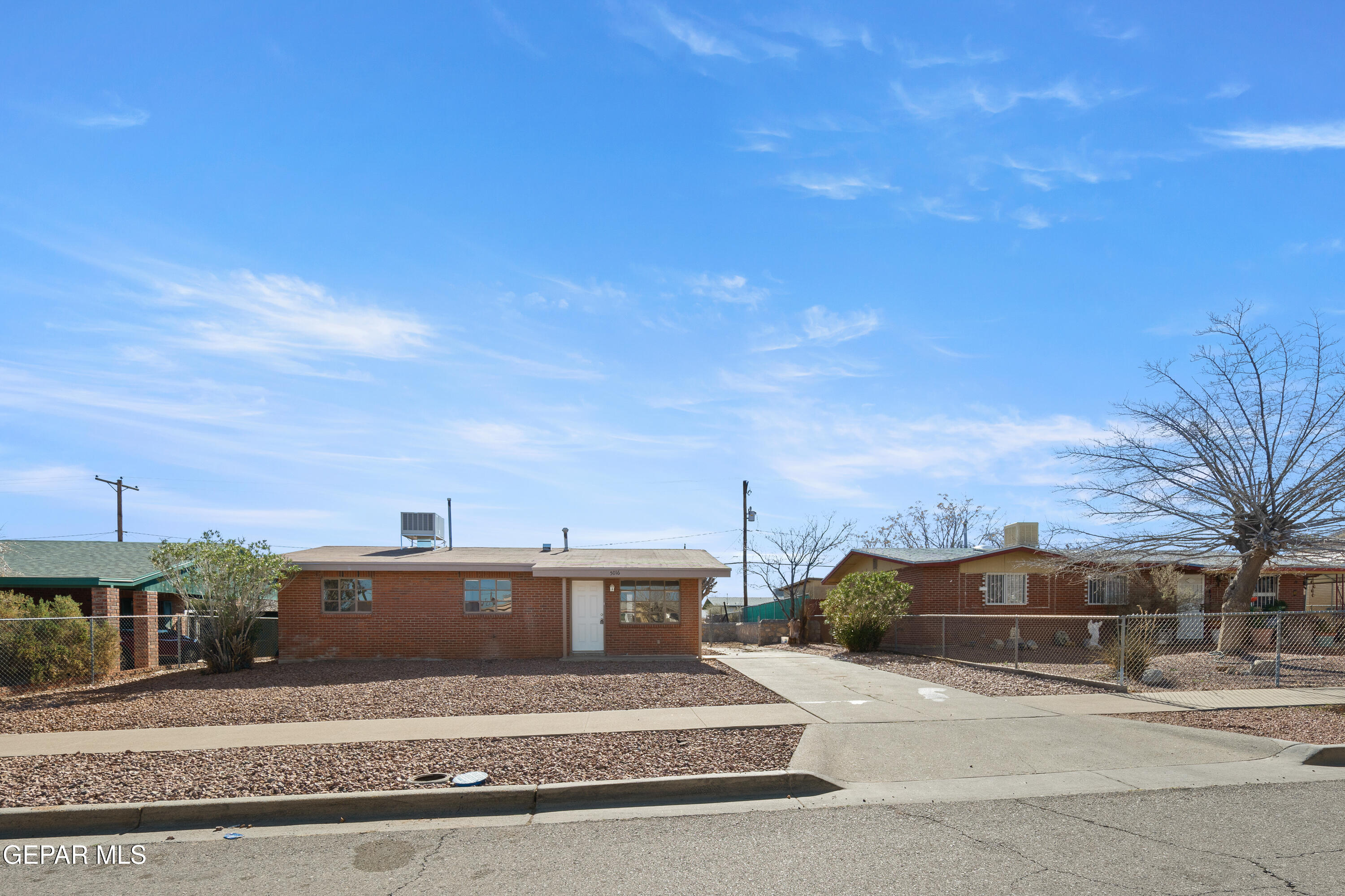 5016 Debeers Drive Property Photo 1