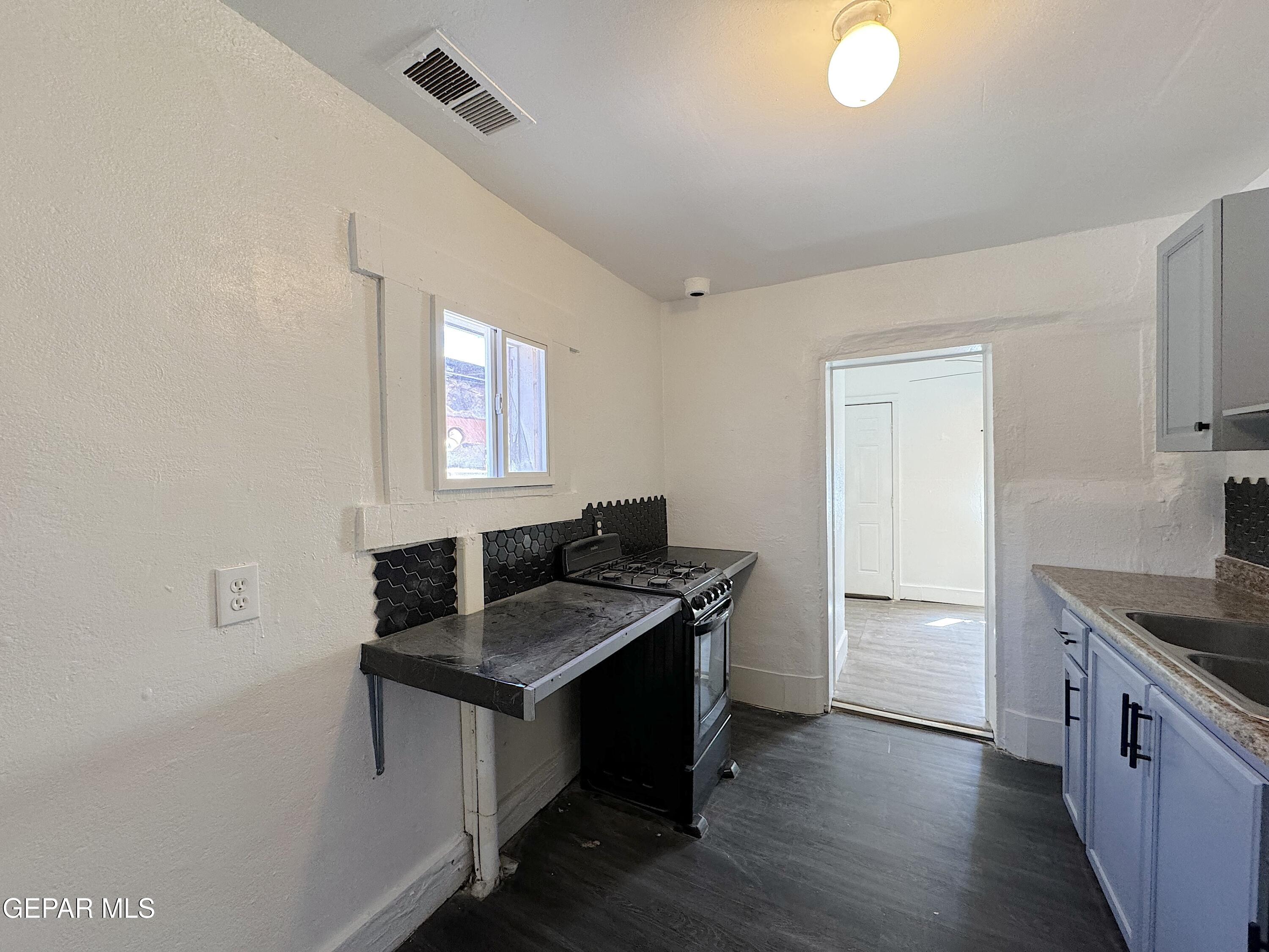 3906 1/2 Tularosa Avenue Property Photo 12