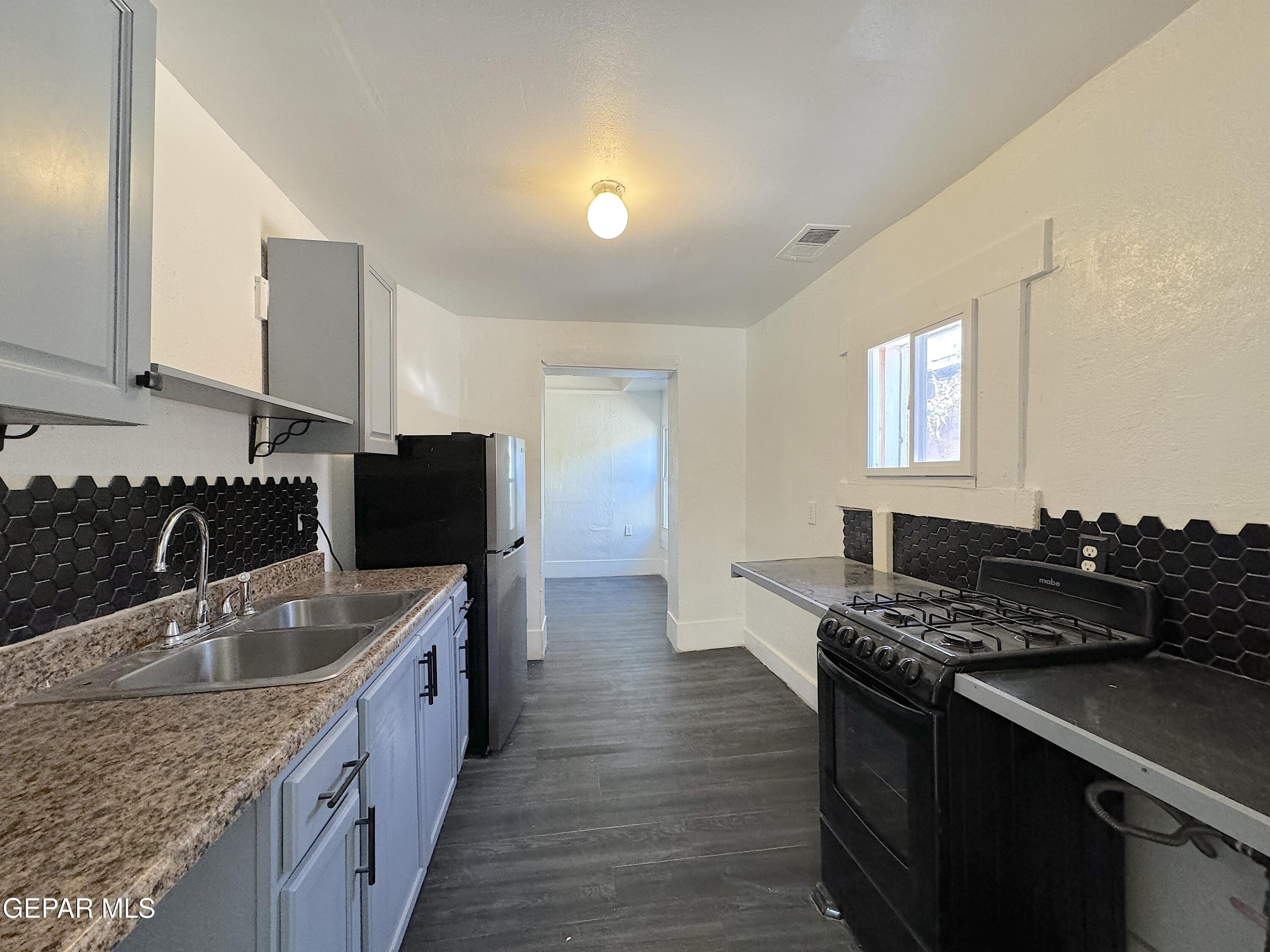 3906 1/2 Tularosa Avenue Property Photo 13