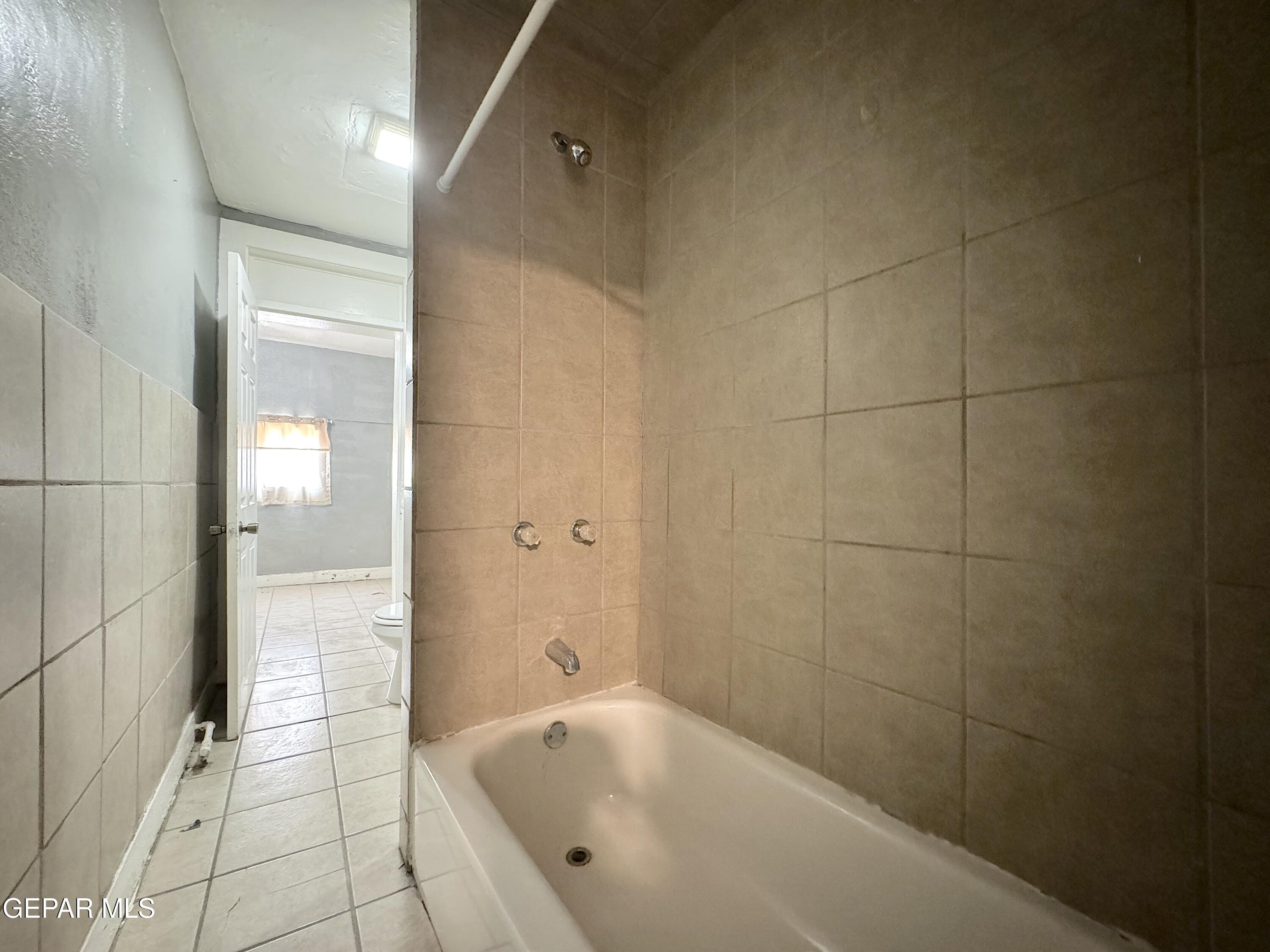 3906 1/2 Tularosa Avenue Property Photo 28
