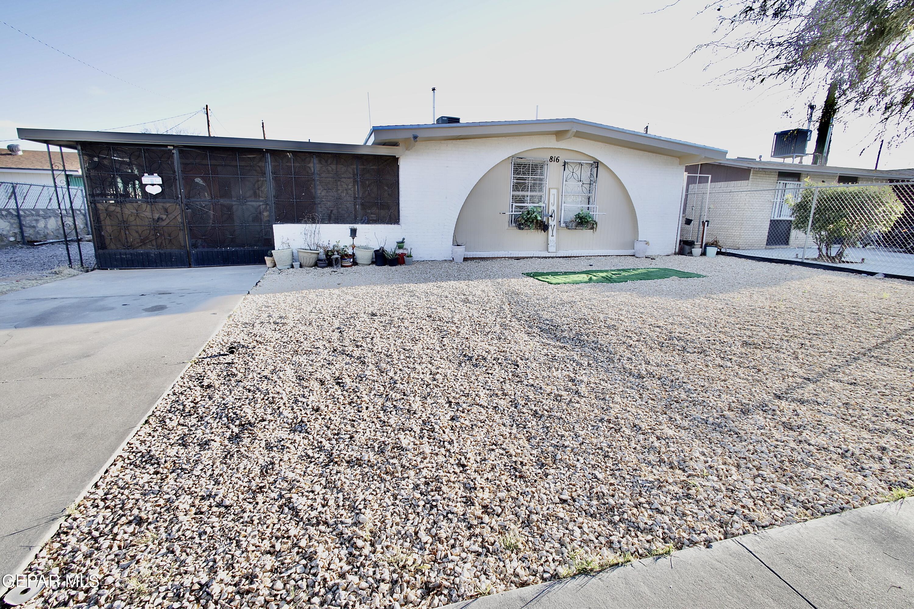 816 MONCLOVA Lane