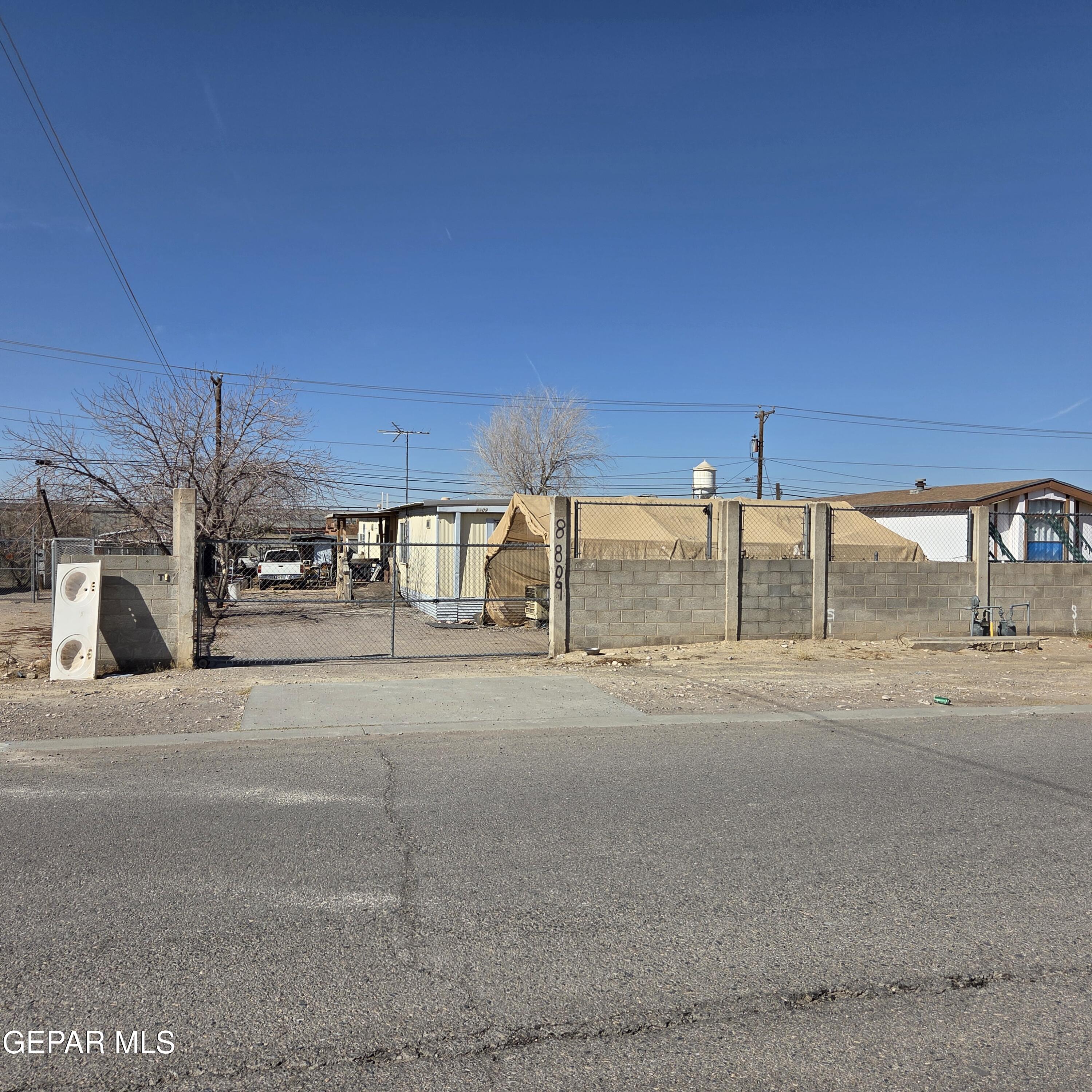 8809 KINGSWAY Drive