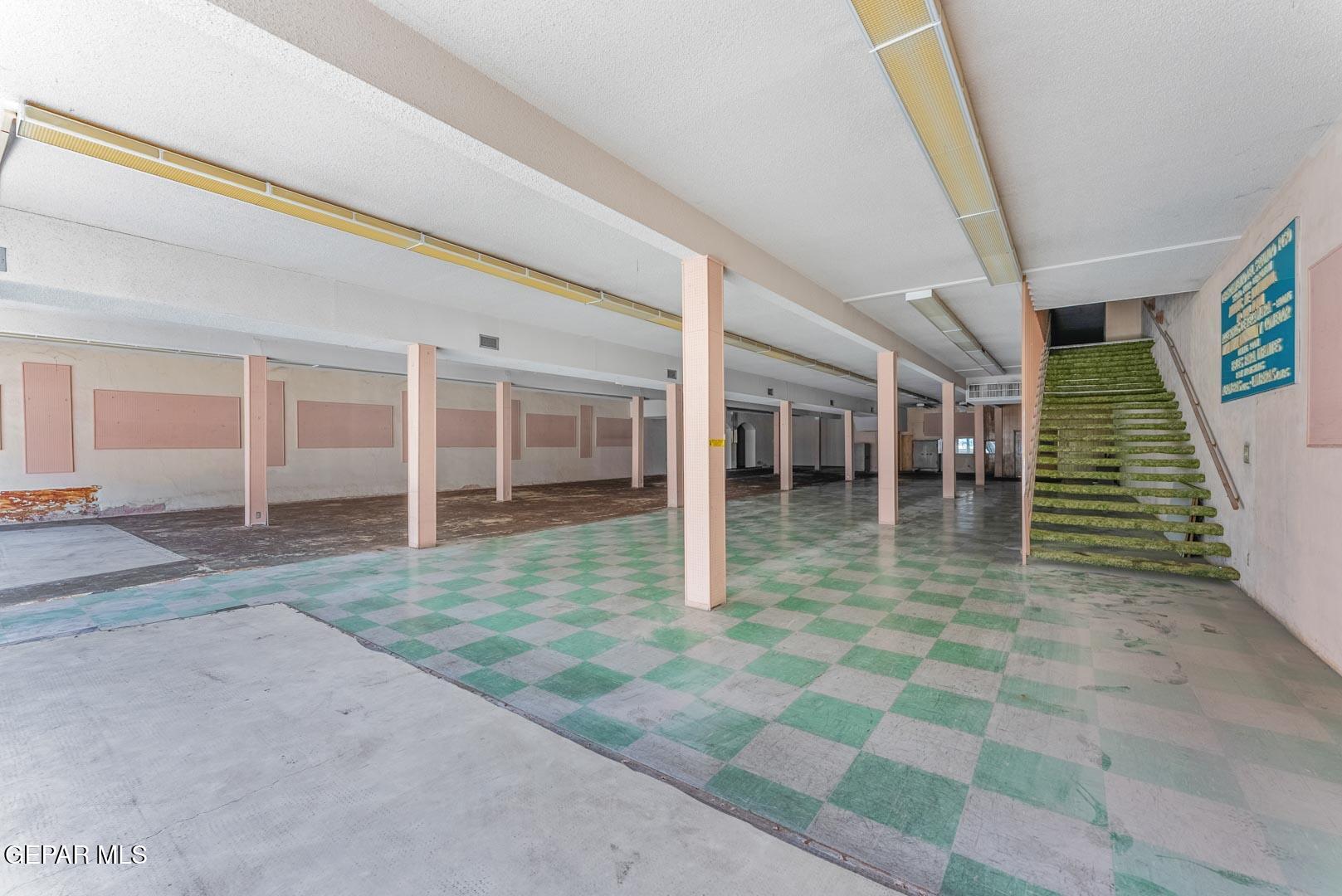 200 S Stanton Street Property Photo 17