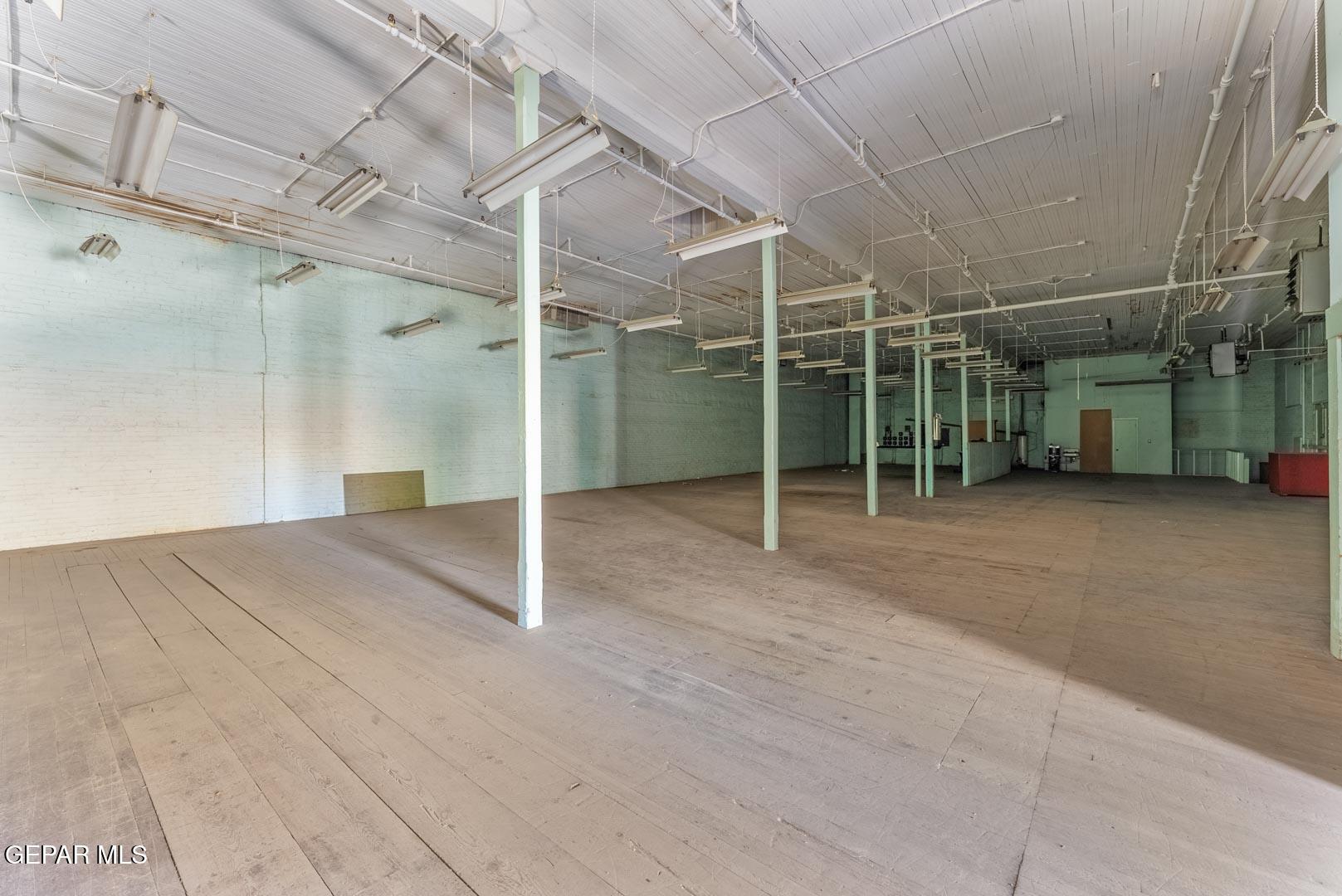 200 S Stanton Street Property Photo 20