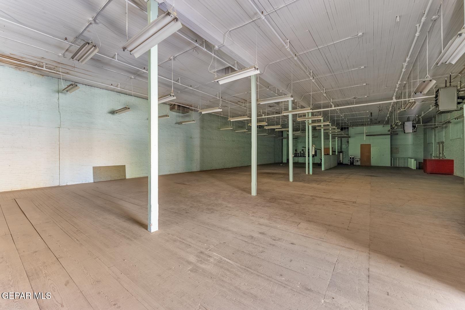 200 S Stanton Street Property Photo 22