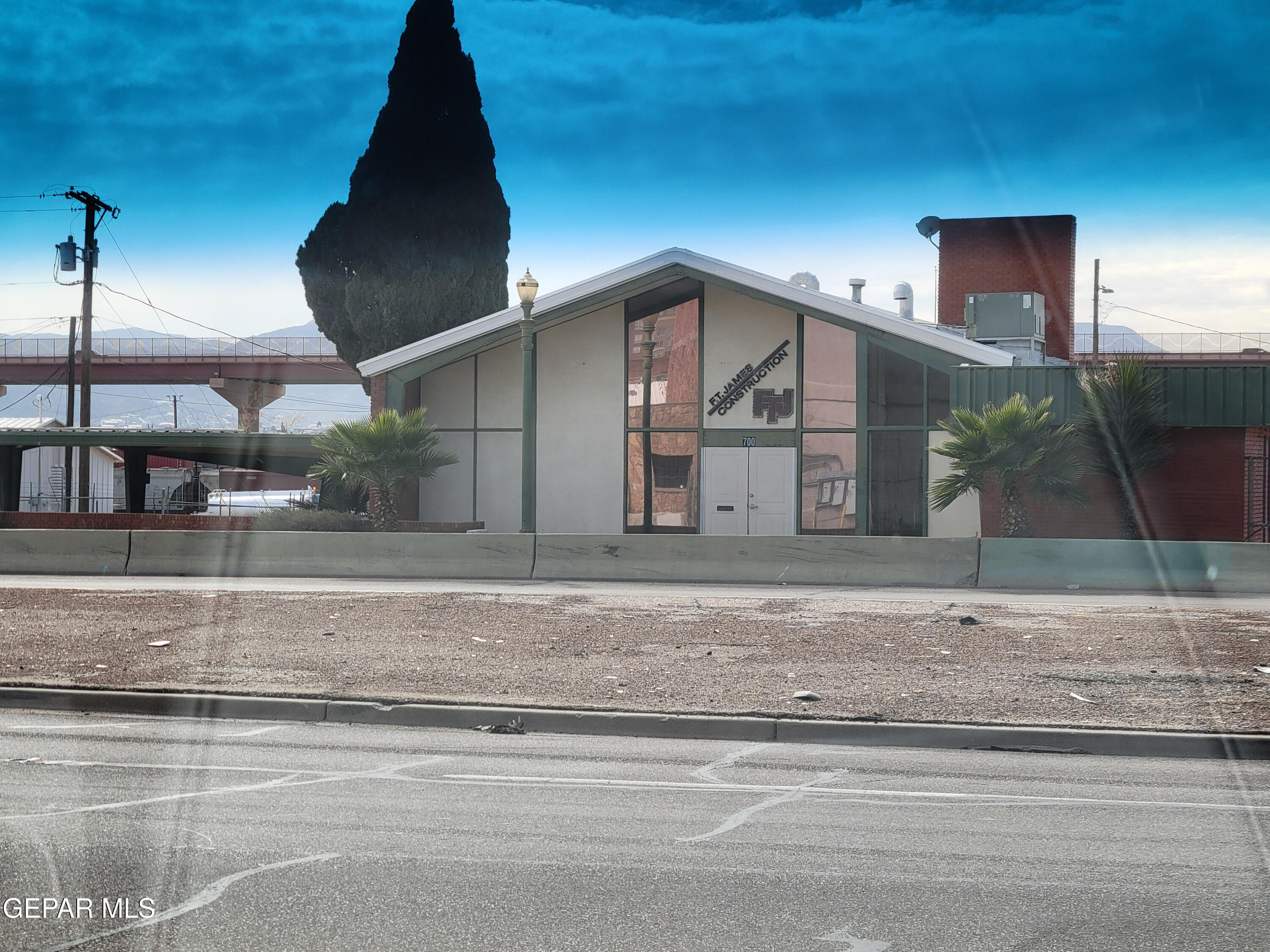 700 W Paisano Drive Property Photo 1