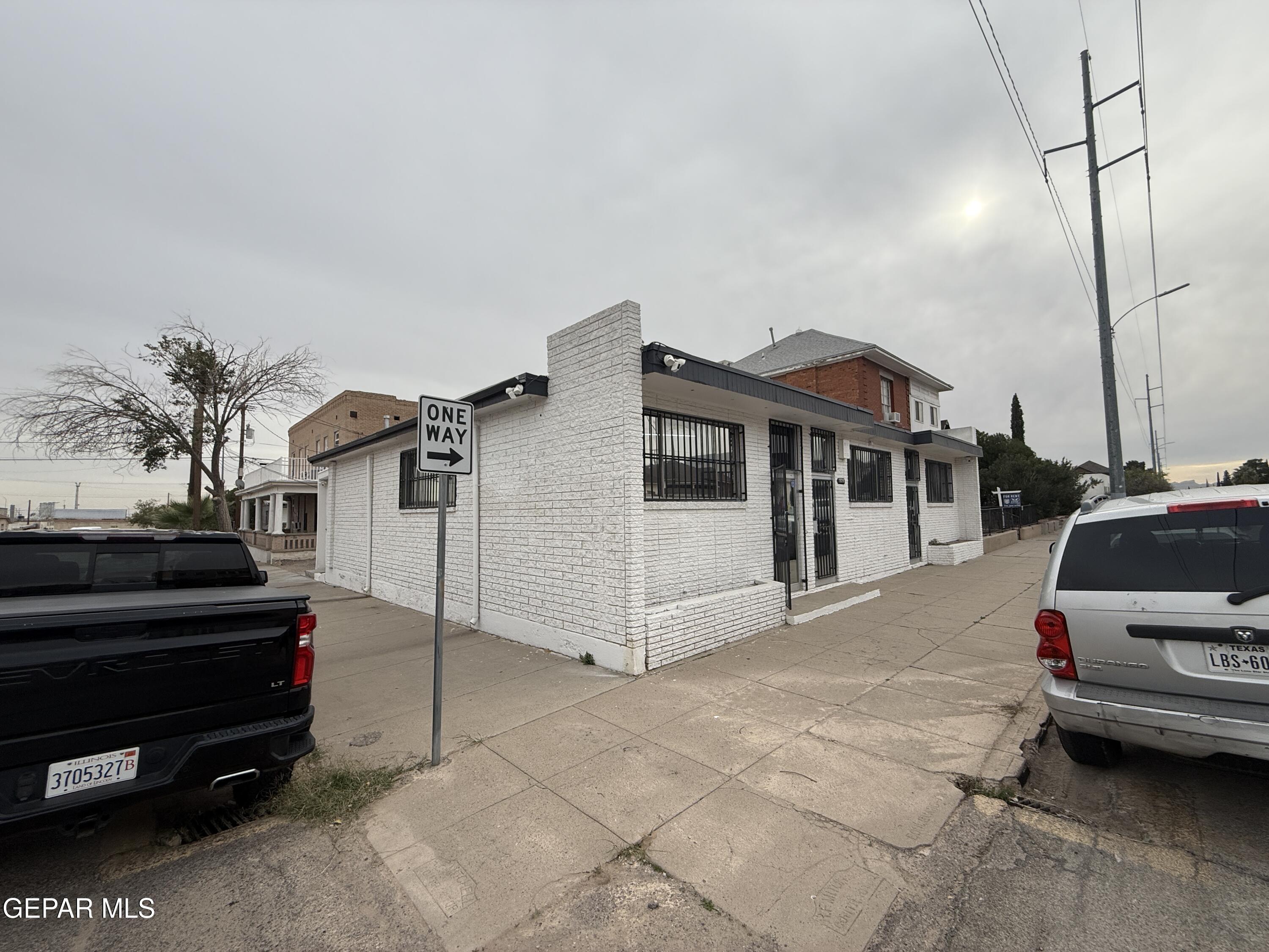 1528 Yandell Drive Property Photo 4