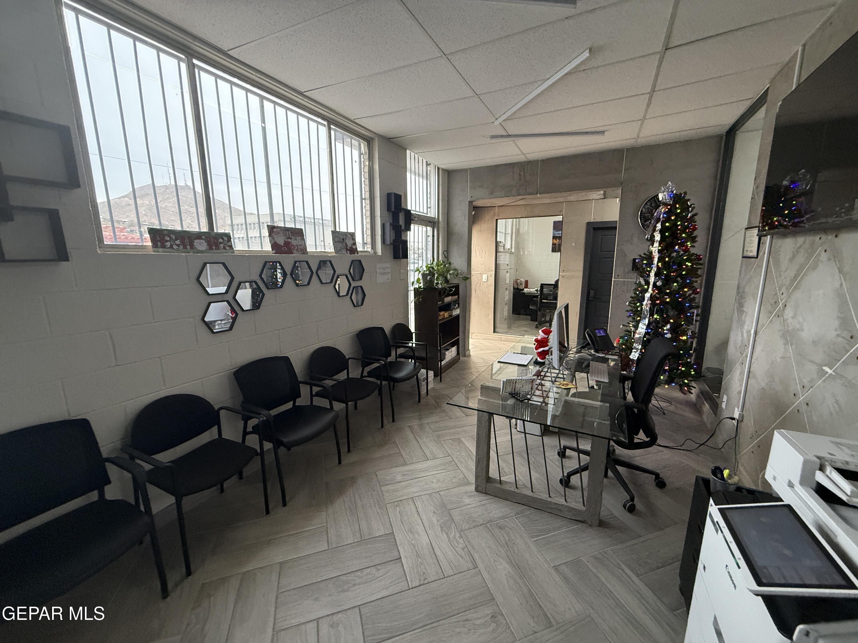 1528 Yandell Drive Property Photo 8