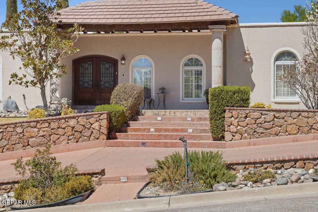 6025 TORREY PINES Drive Property Photo 1