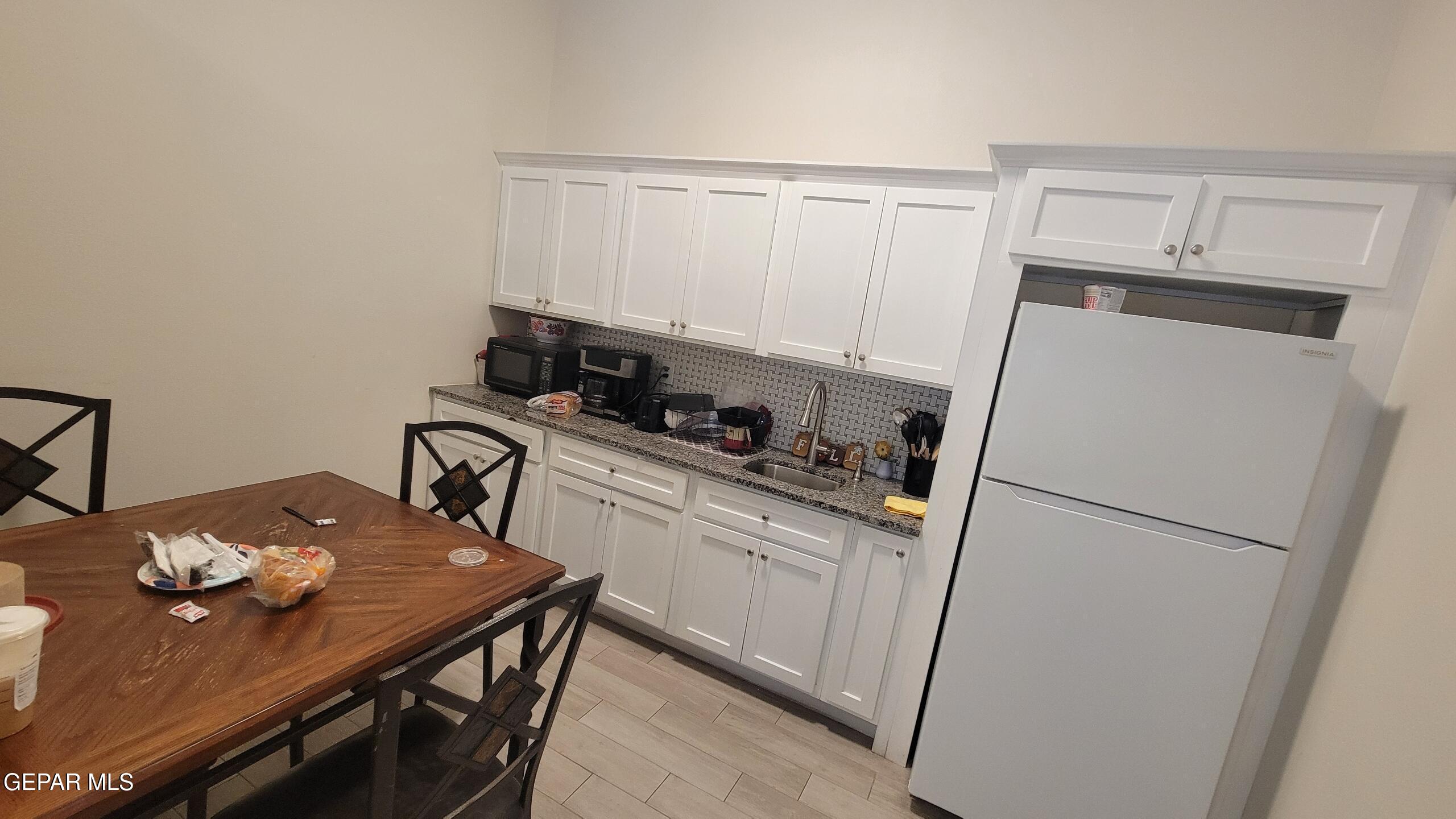 700 E Overland Avenue Property Photo 14