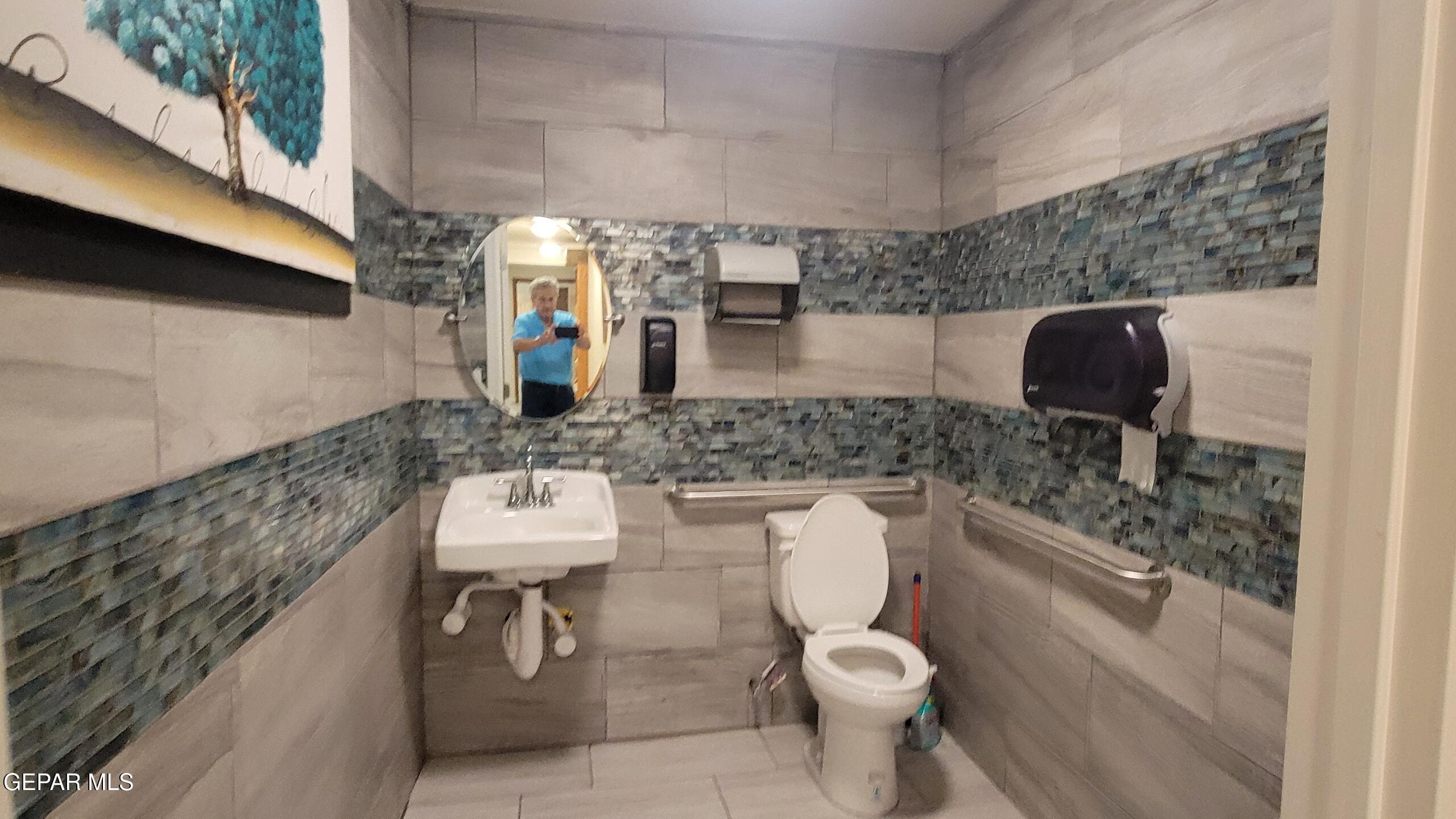 700 E Overland Avenue Property Photo 18