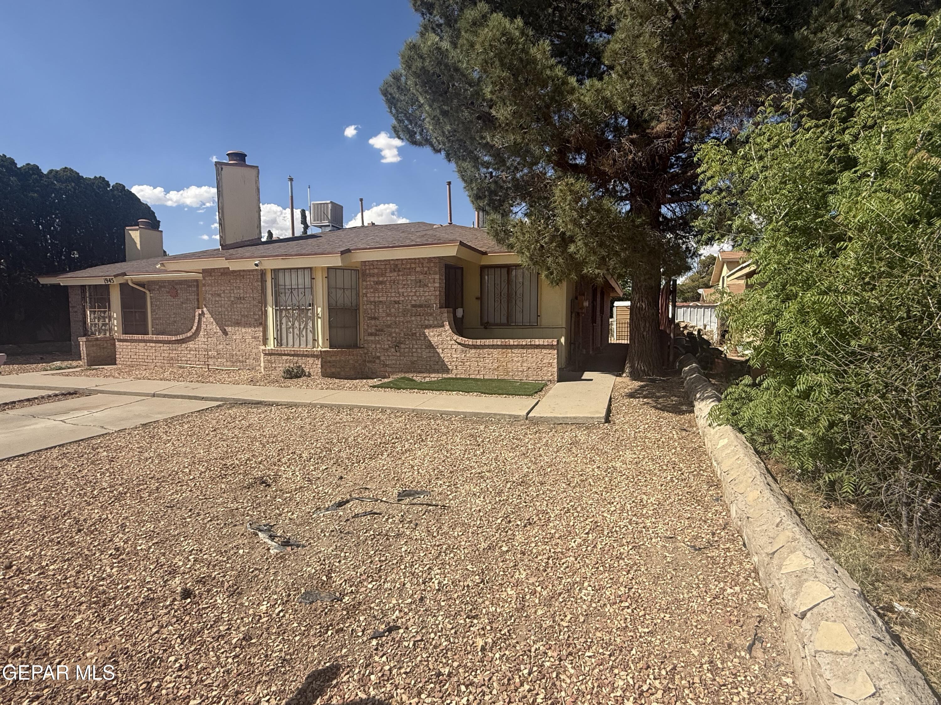 1947 Estrada Drive Property Photo 1