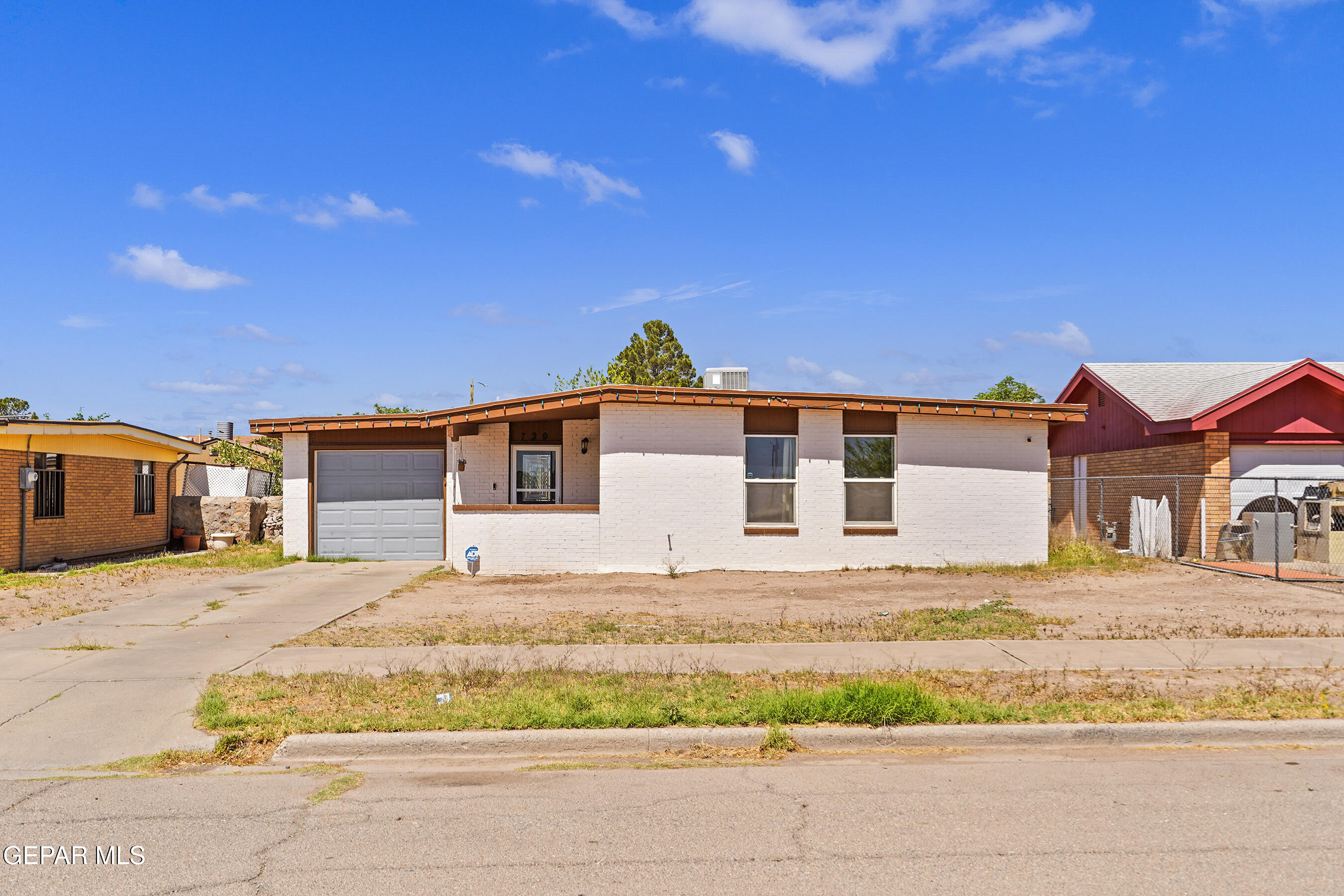 729 FALL RIVER Road