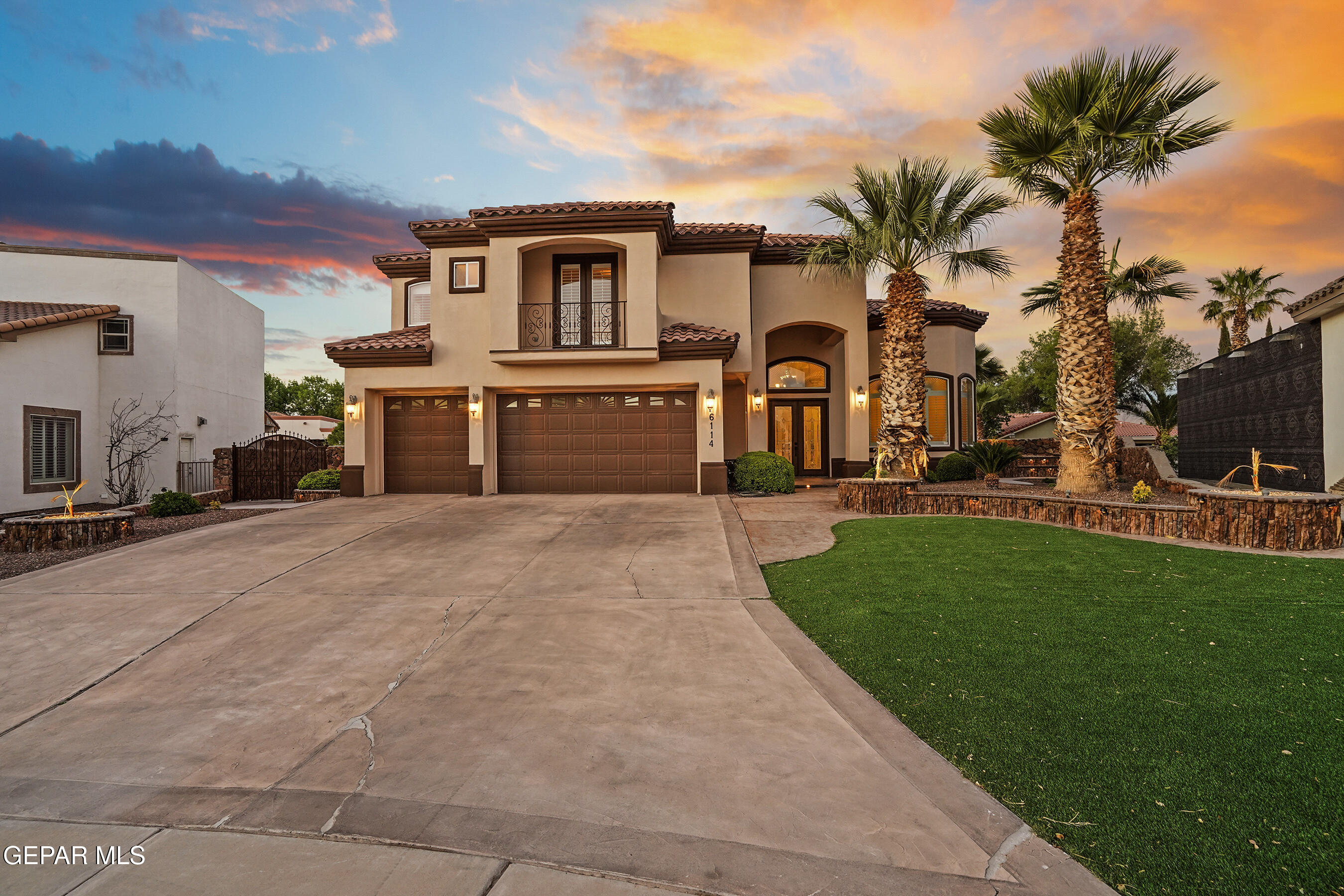 6114 Via De Los Arboles