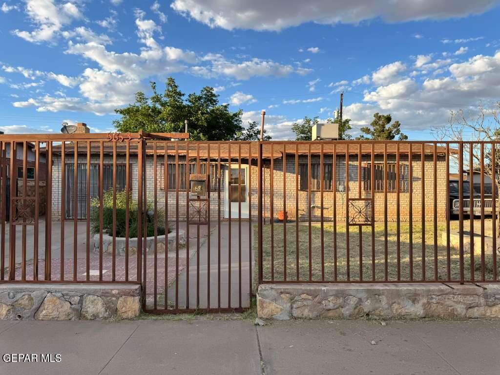 5653 Waldorf Drive Property Photo 1