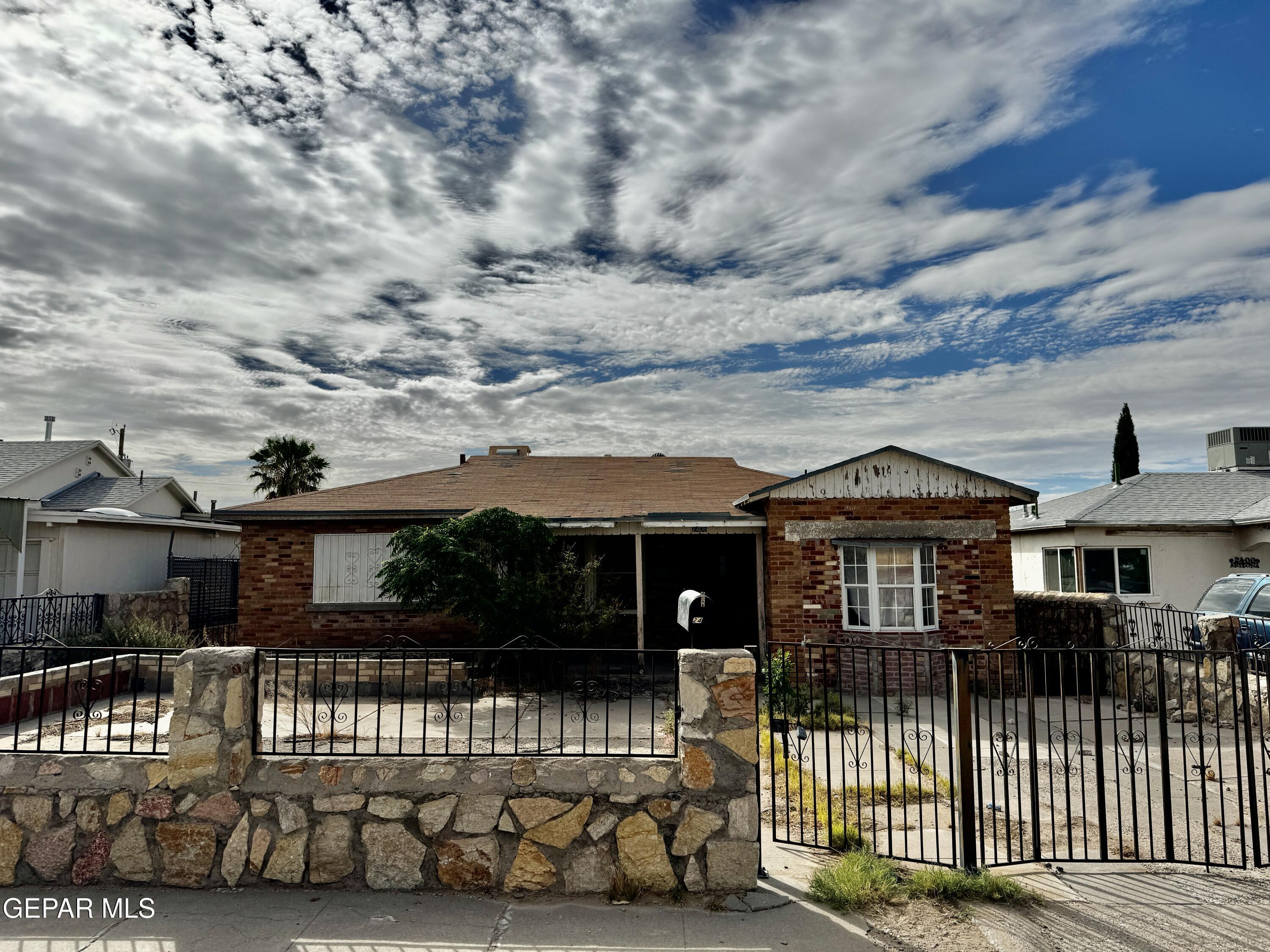 2406 ARIZONA Avenue