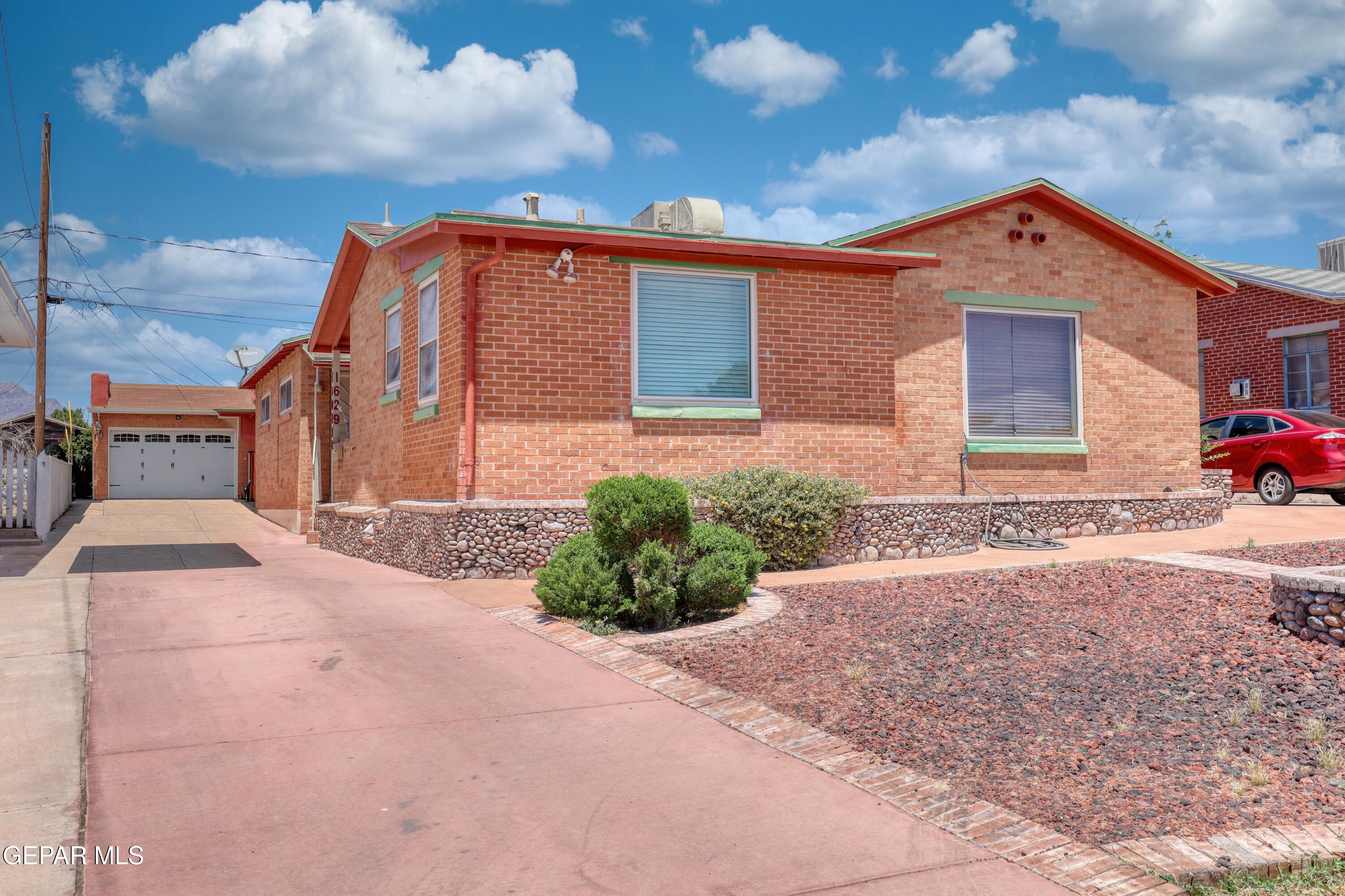 1629 Saint Johns Drive Property Photo 1