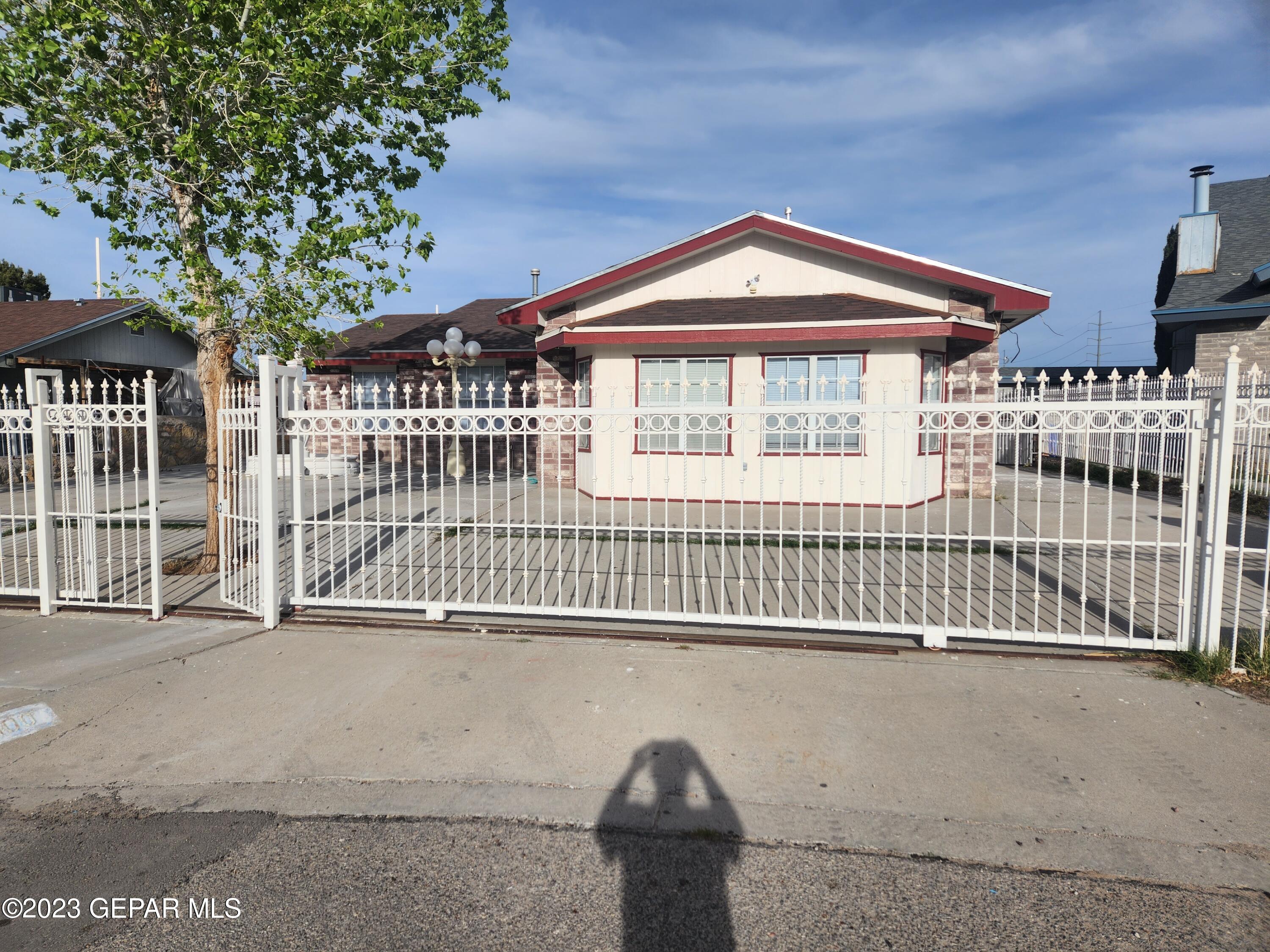 100 Lago Grande Drive Property Photo 1