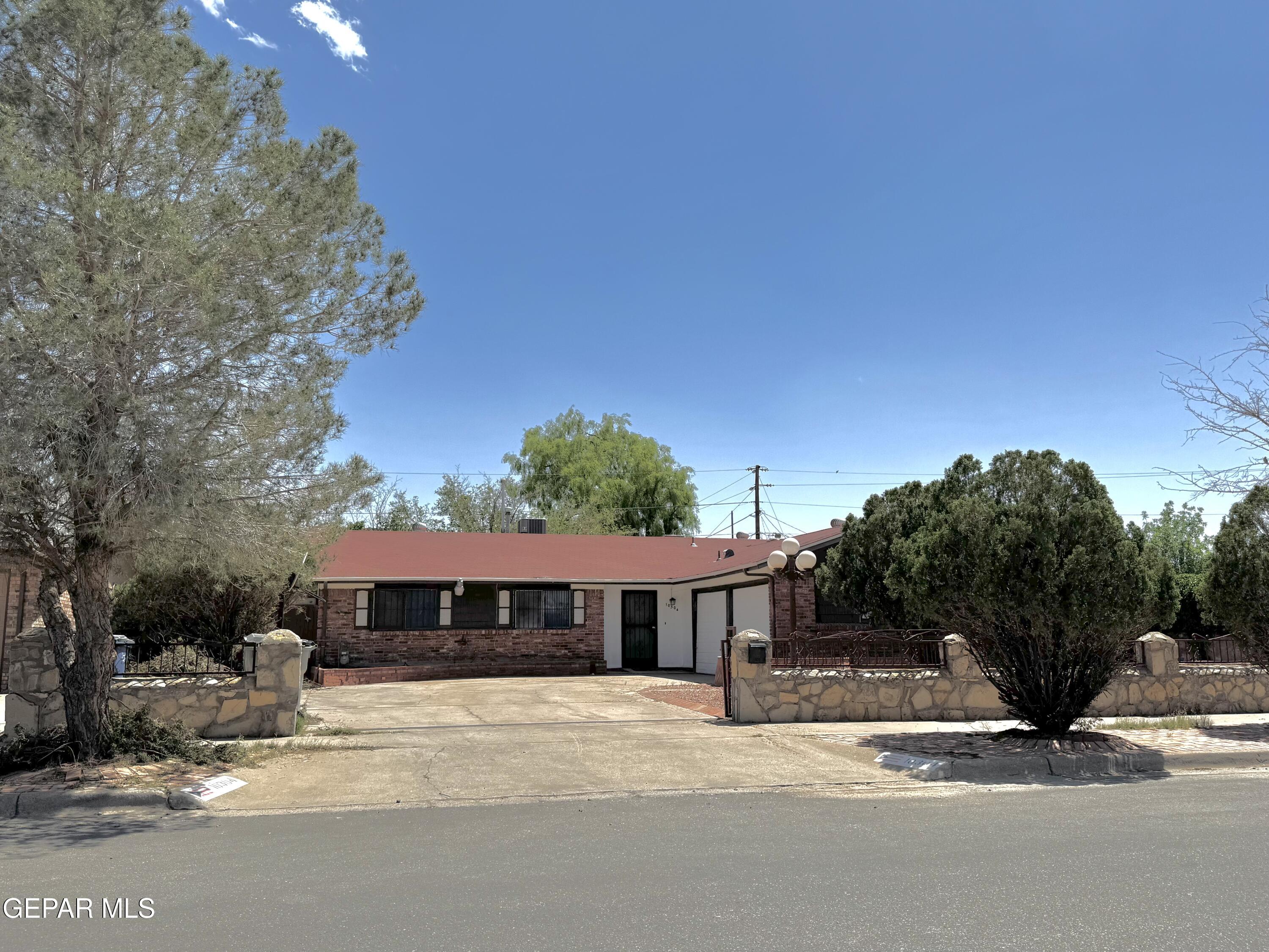 10304 Blackwood Avenue Property Photo 1