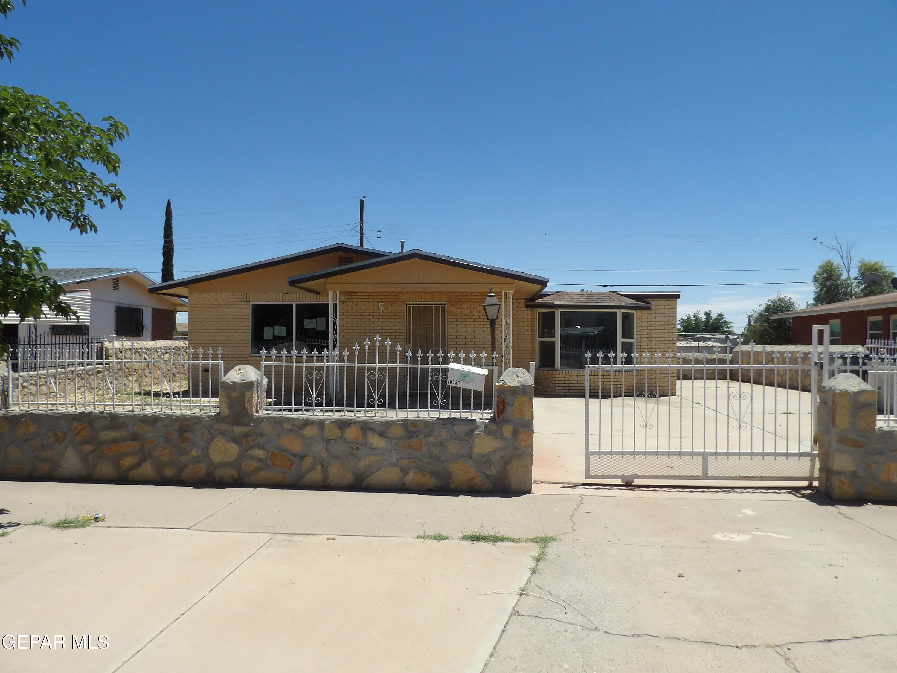 10336 Alcan Street Property Photo 1