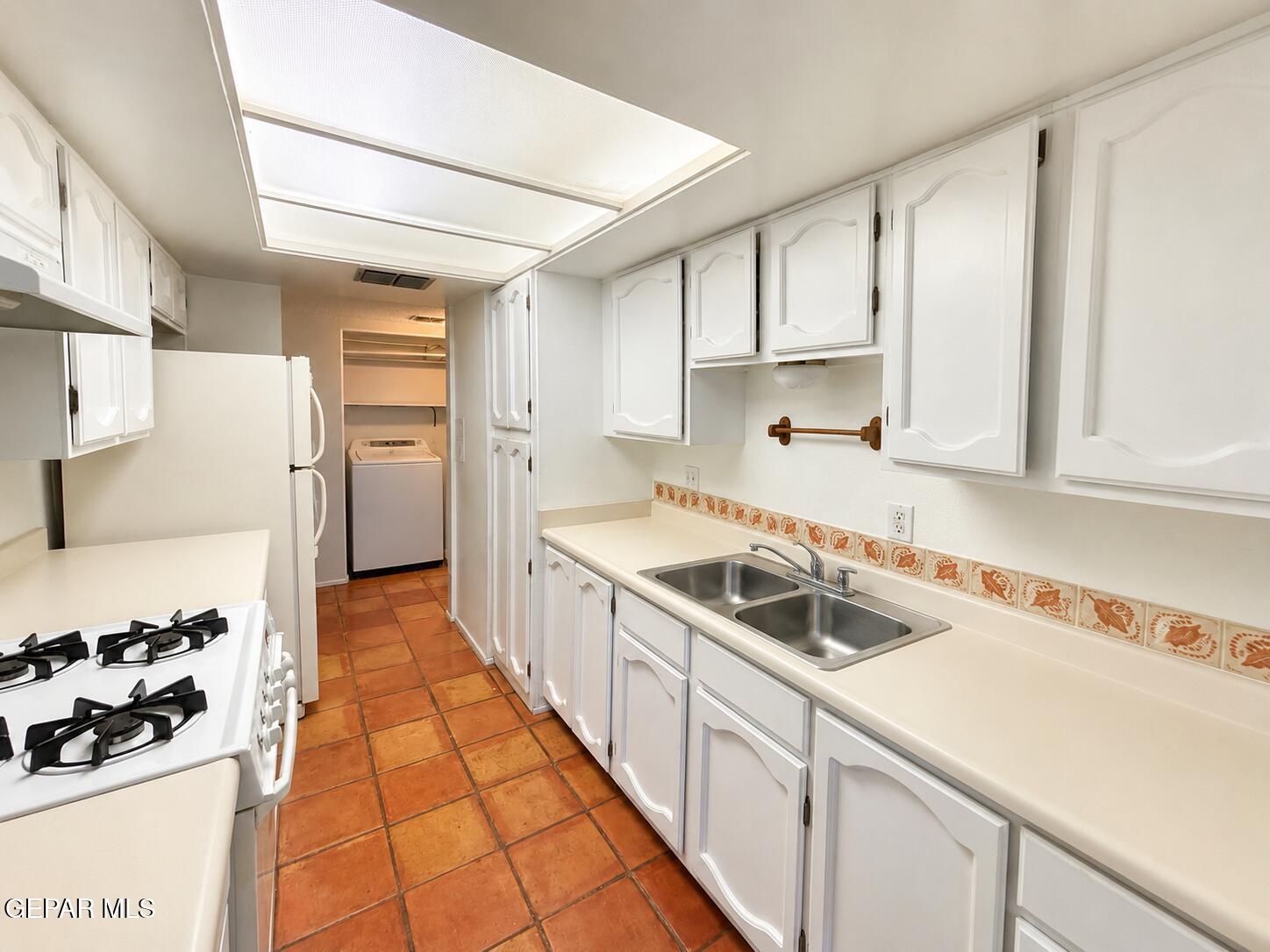 425 Irondale Drive J Property Photo 4