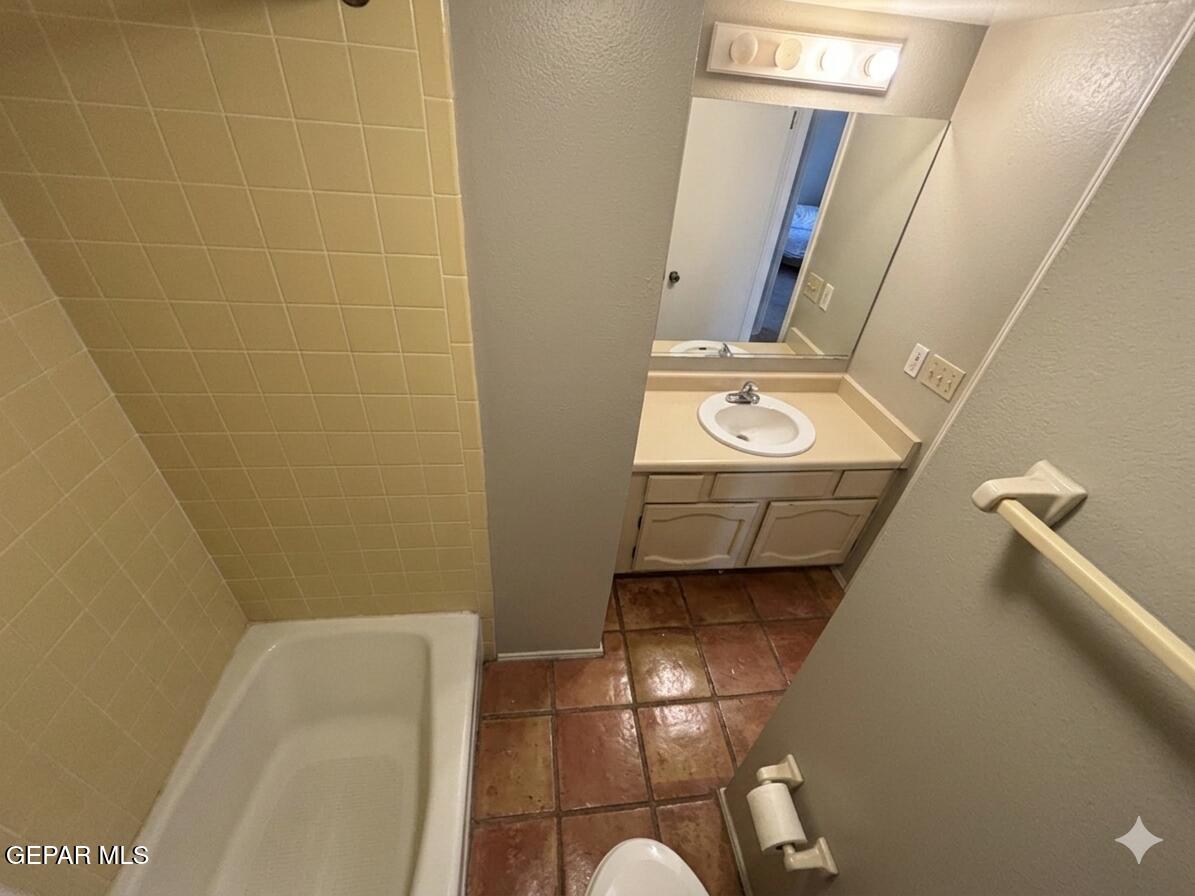 425 Irondale Drive J Property Photo 10