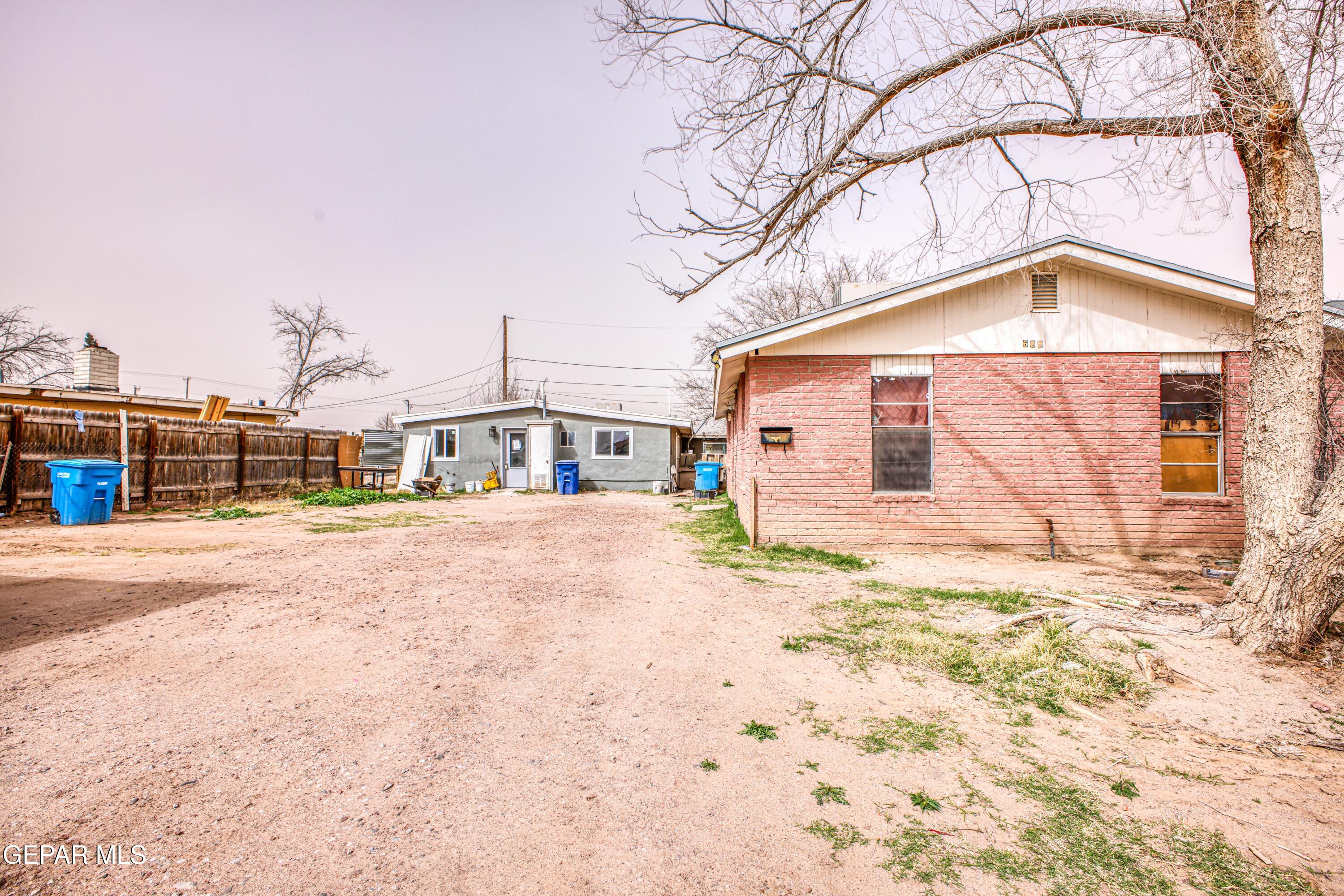 607 Maxine Drive Property Photo 1