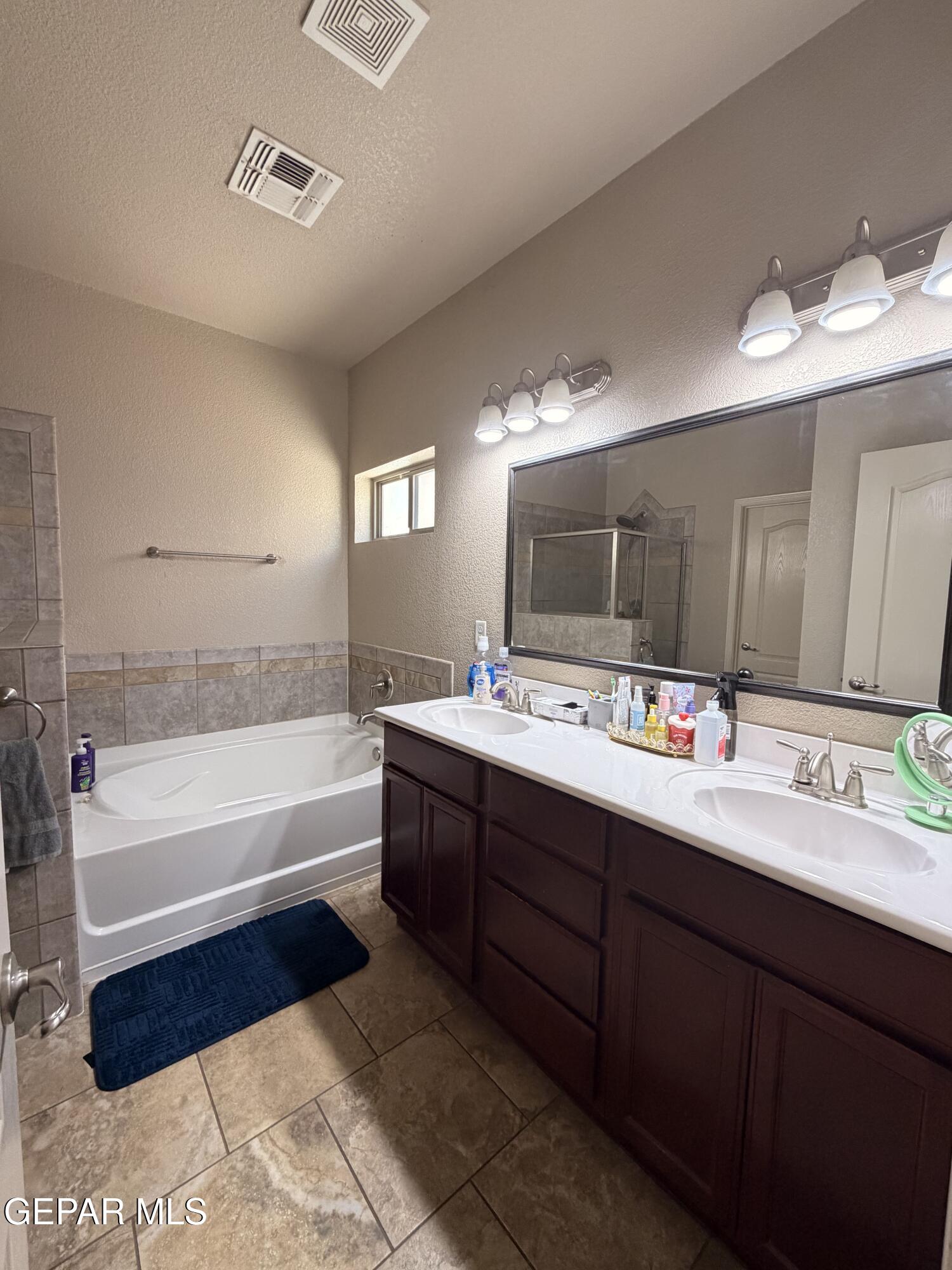 7616 Dawnlight Lane Property Photo 6