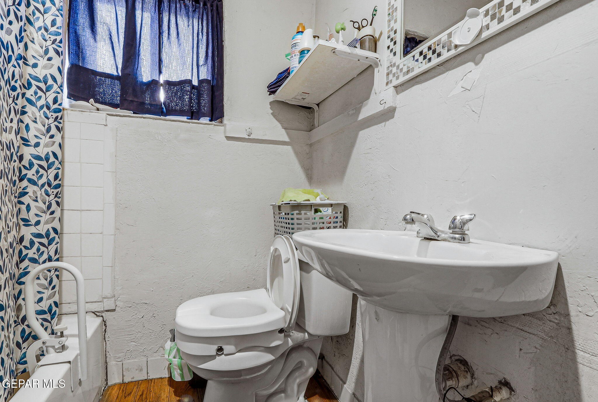 1128 E River Avenue A & B Property Photo 7