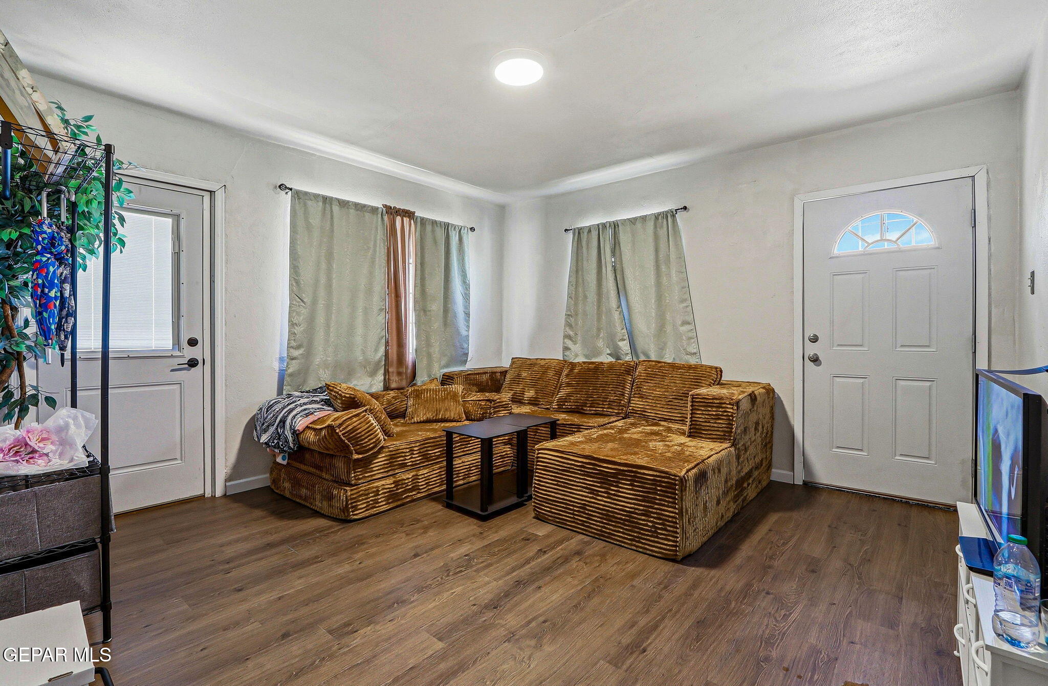 1128 E River Avenue A & B Property Photo 23