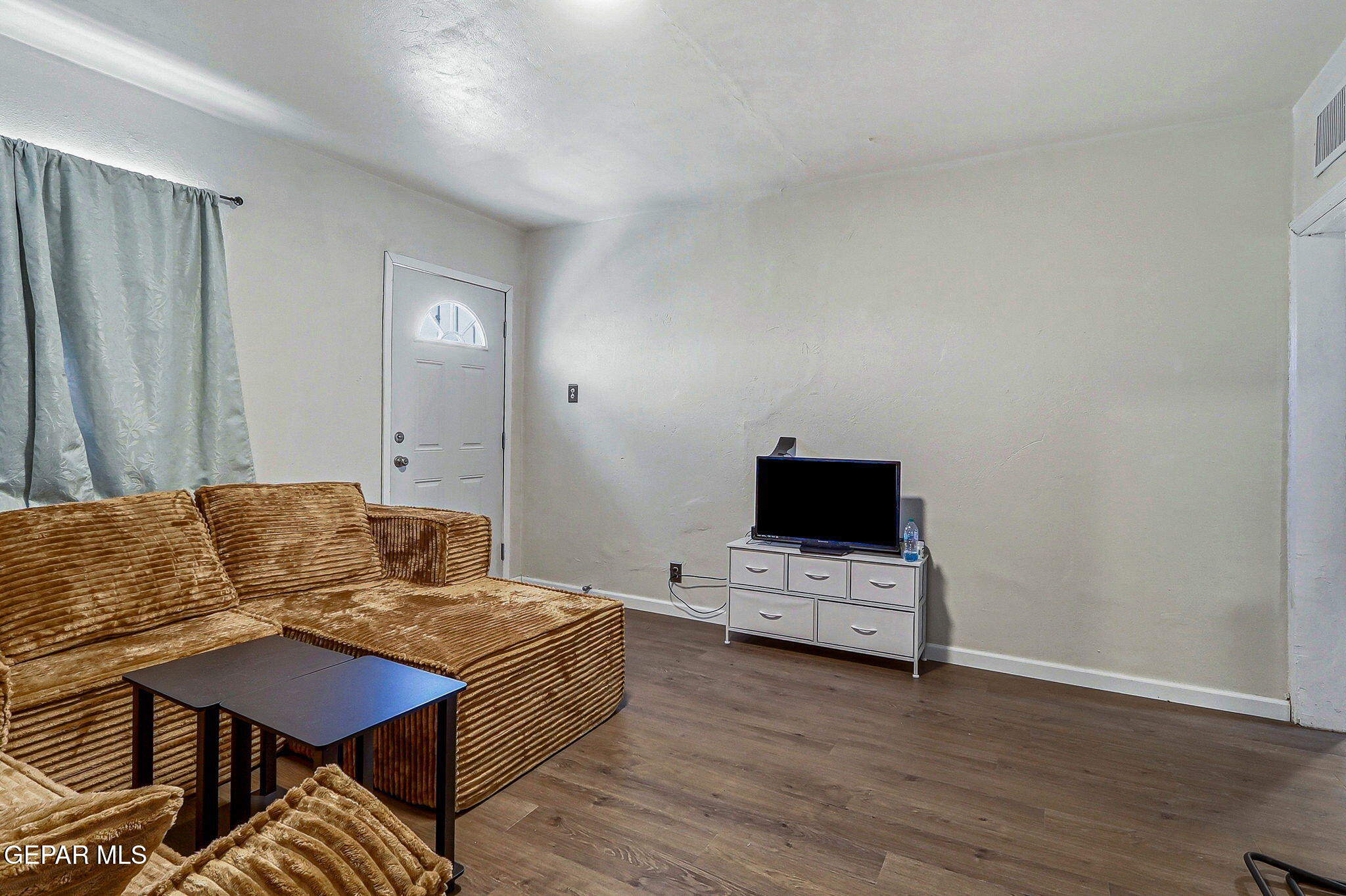 1128 E River Avenue A & B Property Photo 24