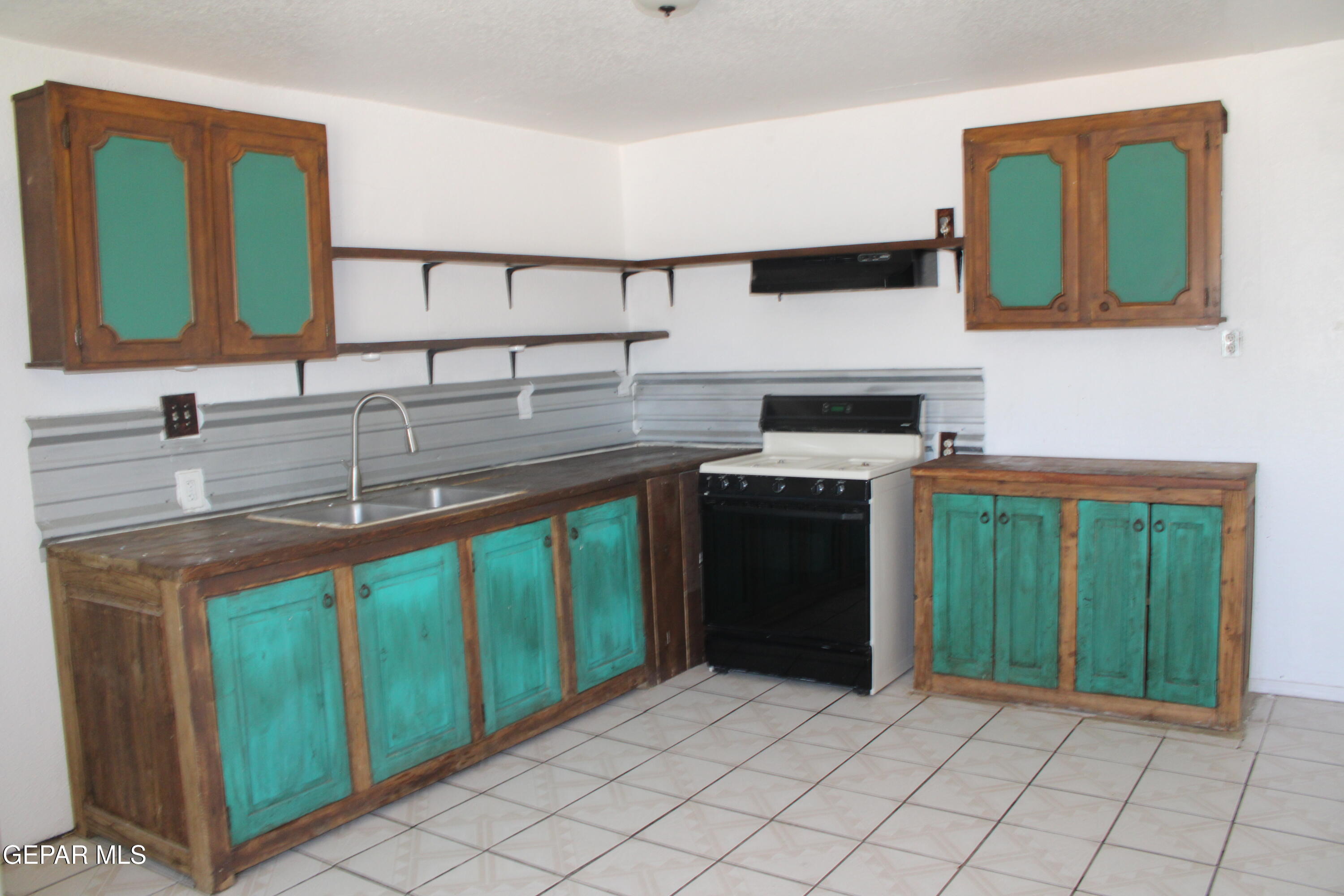 1368 Reid Road B Property Photo 5