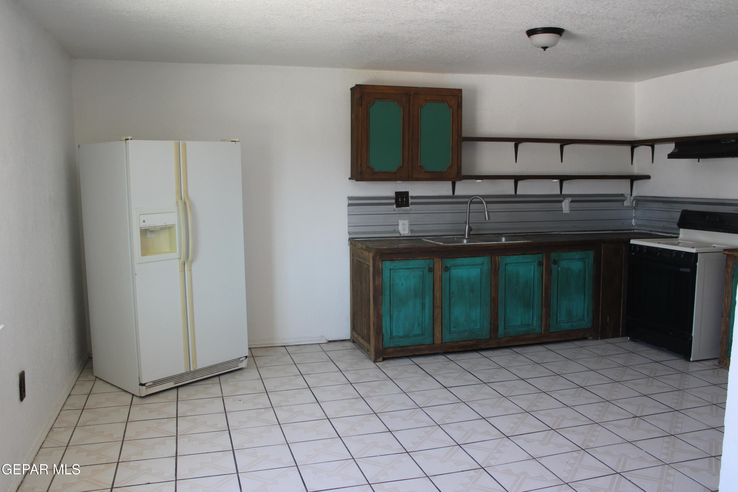1368 Reid Road B Property Photo 6