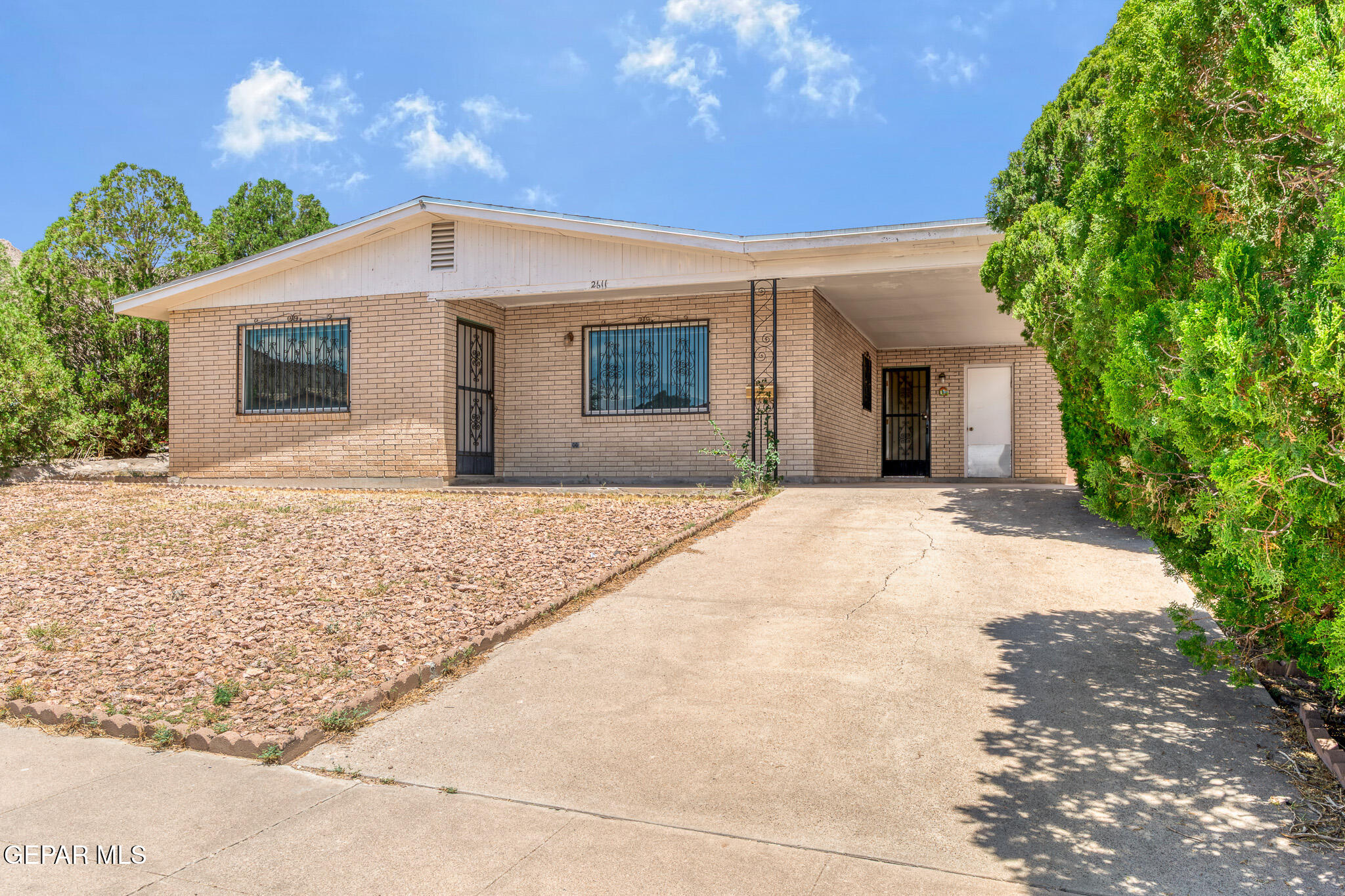 2611 Jefferson Avenue Property Photo 1