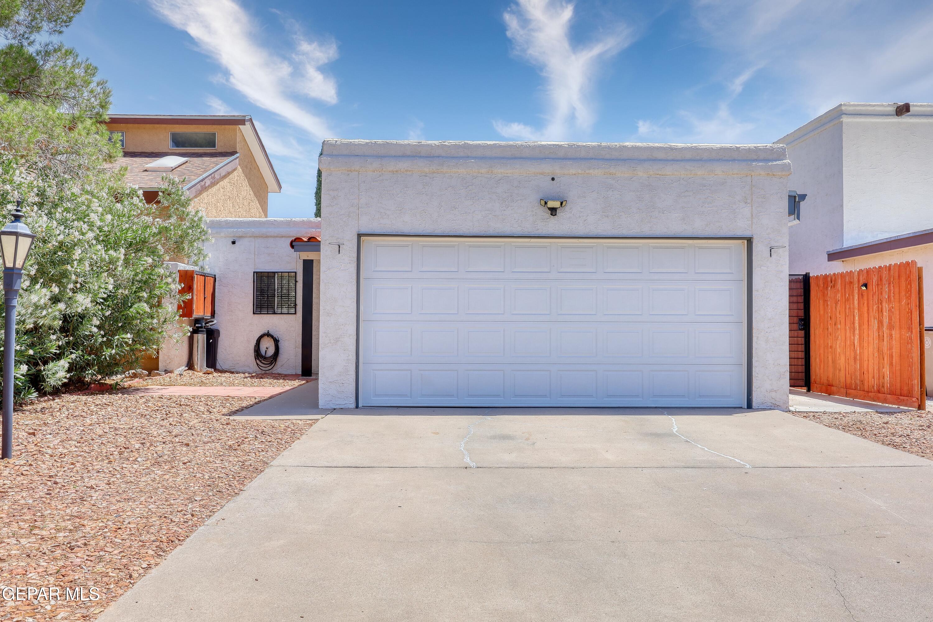 10912 Highwood Way Property Photo 1