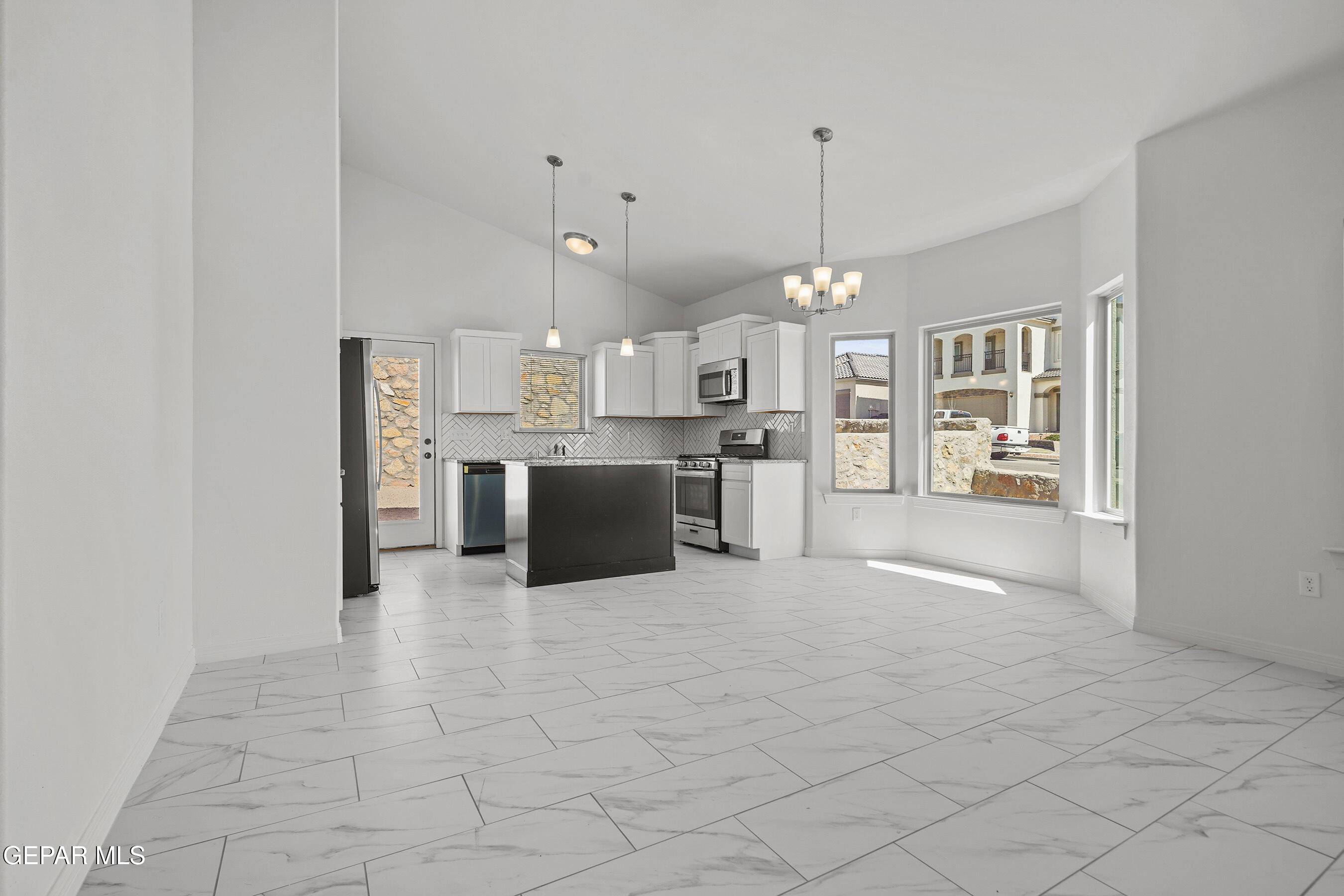 13086 Gusart Avenue Property Photo 6