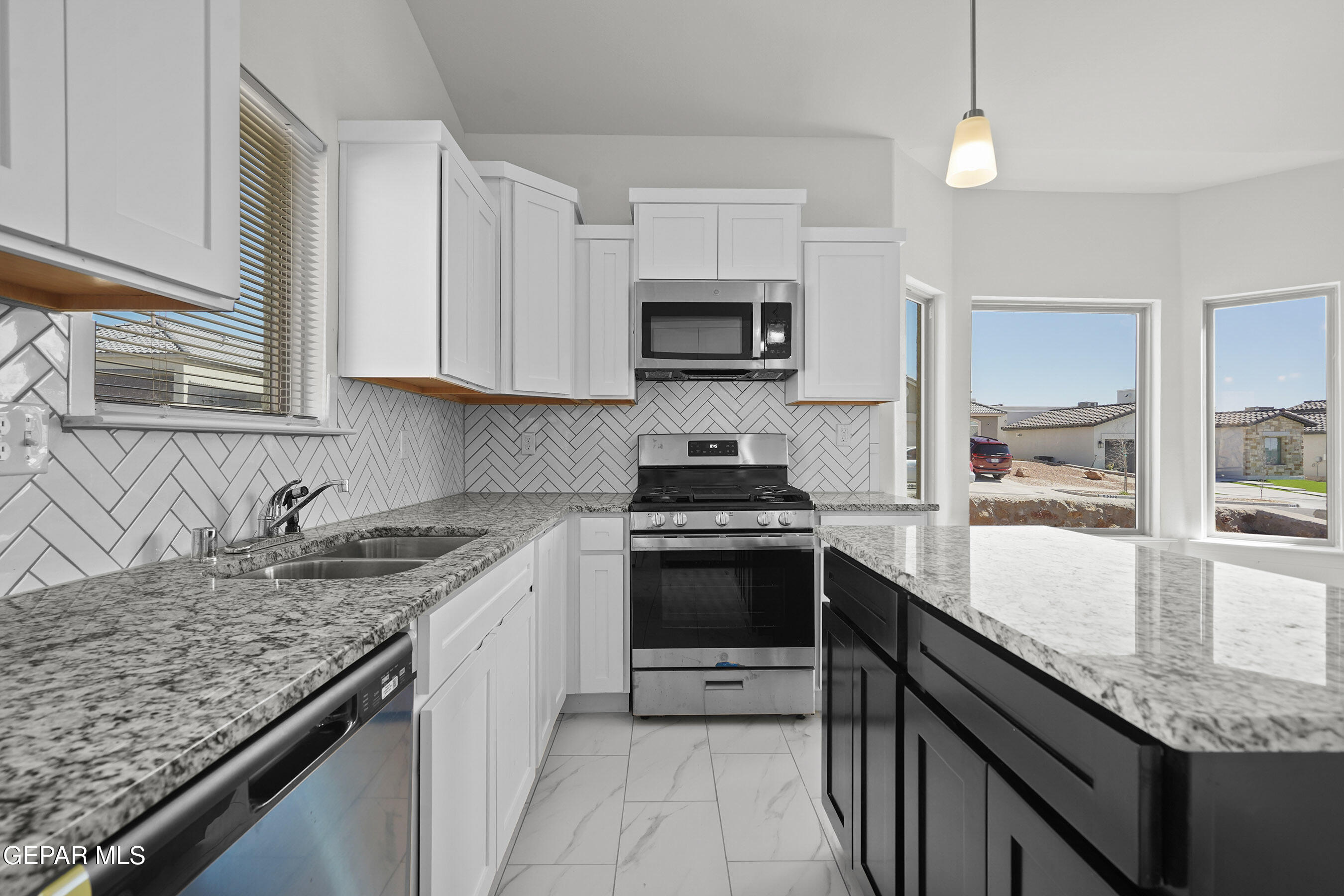 13086 Gusart Avenue Property Photo 9