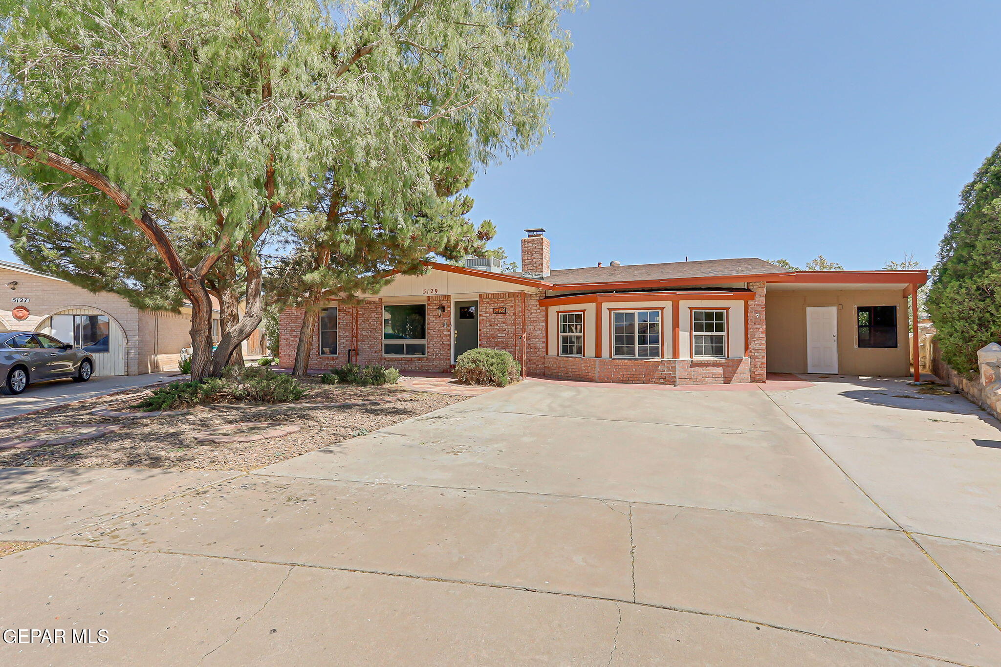 5129 Temple Court Property Photo 1
