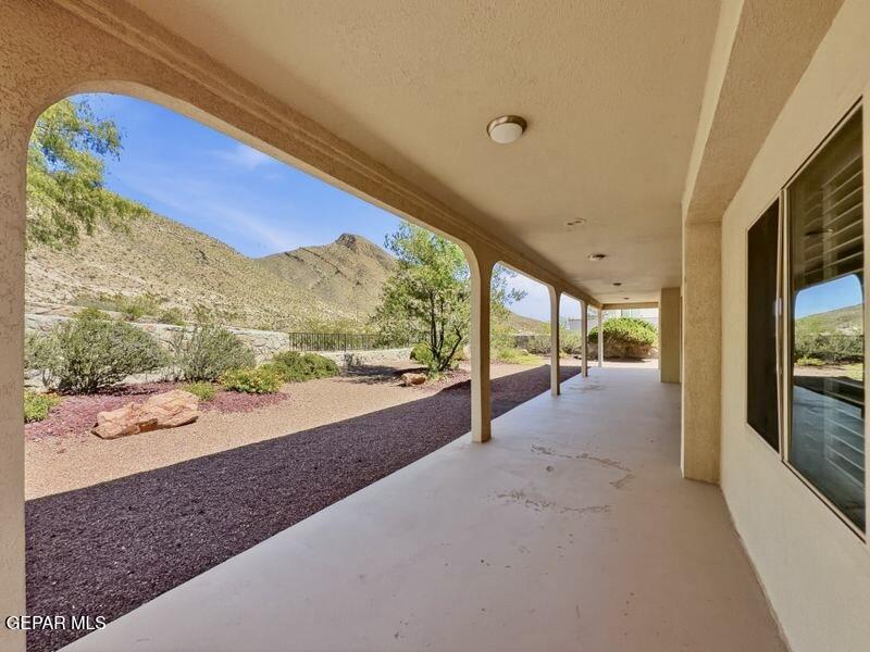 1092 Thunderbird Drive Property Photo 3