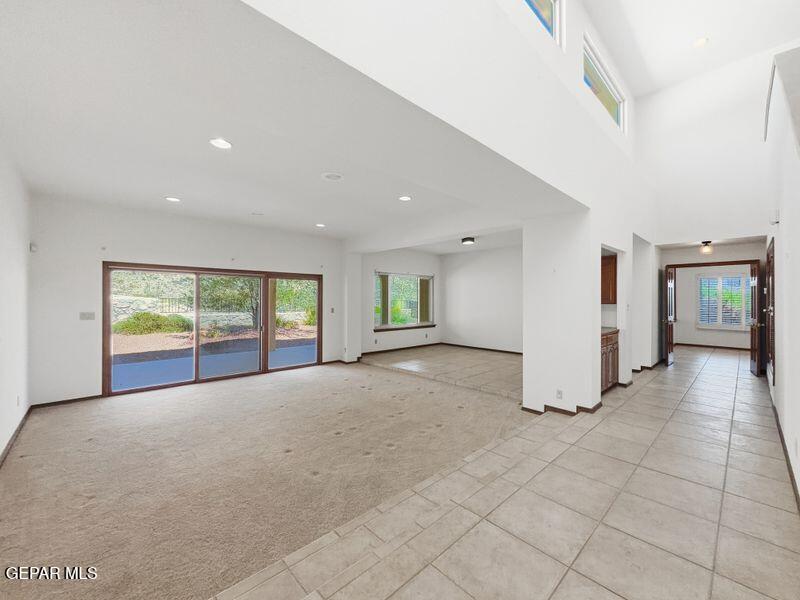 1092 Thunderbird Drive Property Photo 4