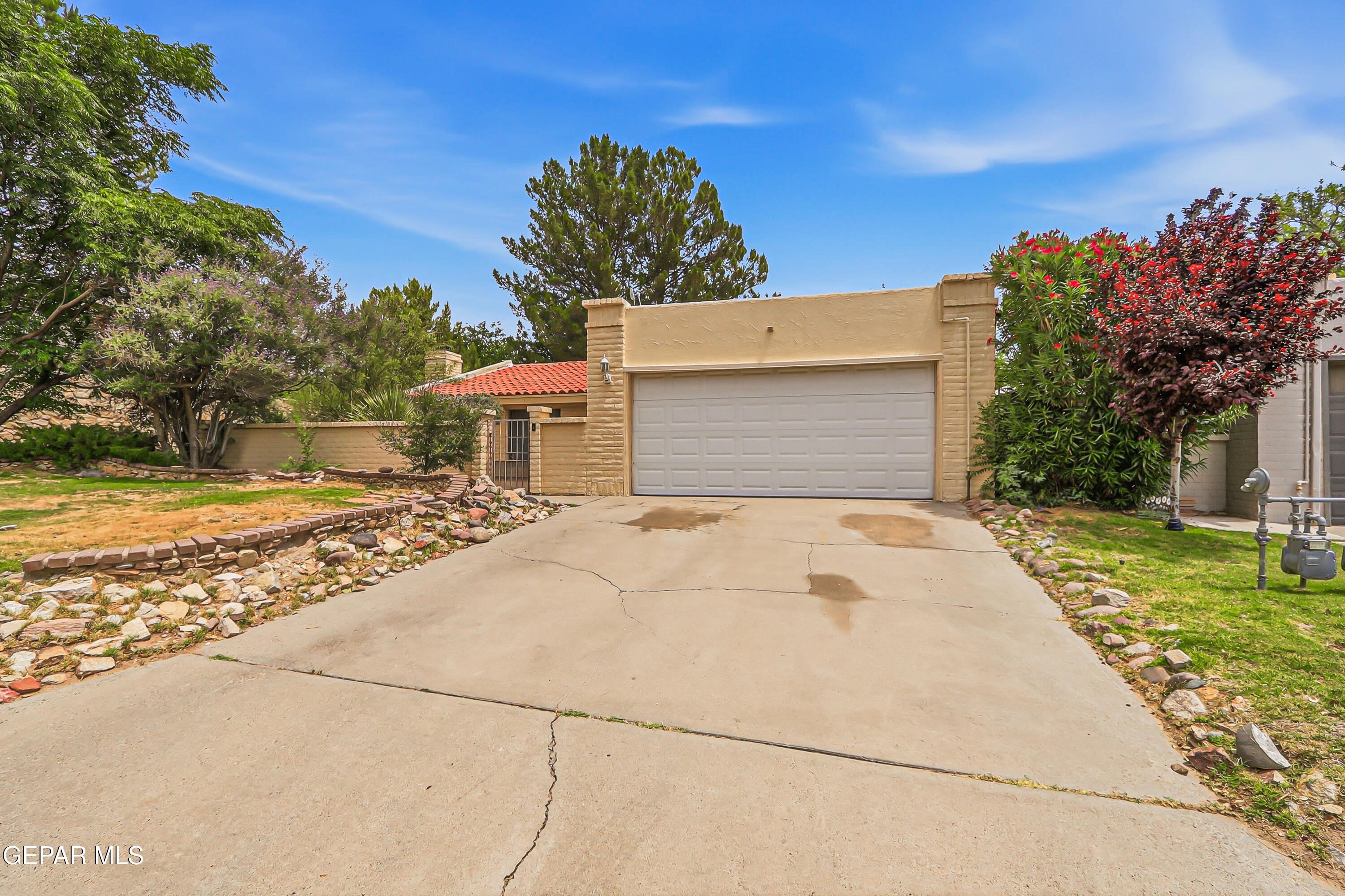 130 S Apache Gold Loop Property Photo 1