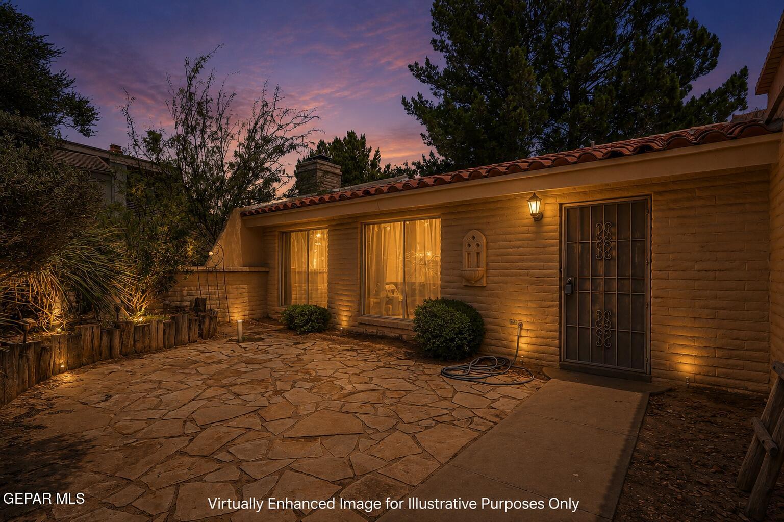 130 S Apache Gold Loop Property Photo 3