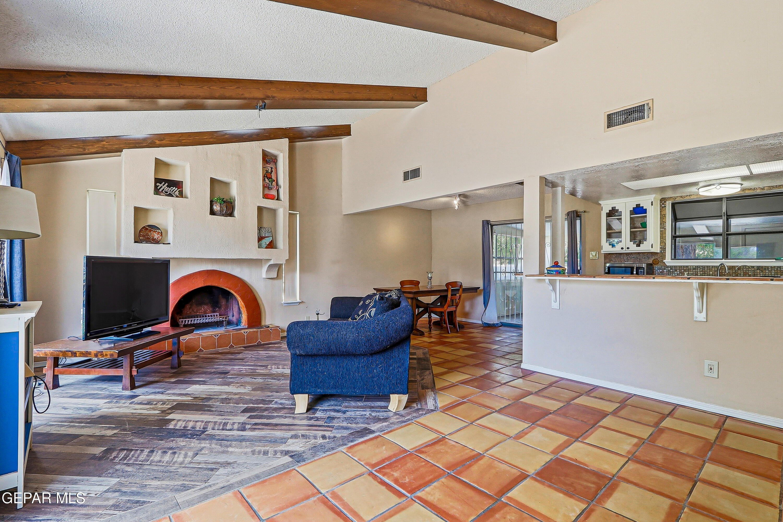 130 S Apache Gold Loop Property Photo 5