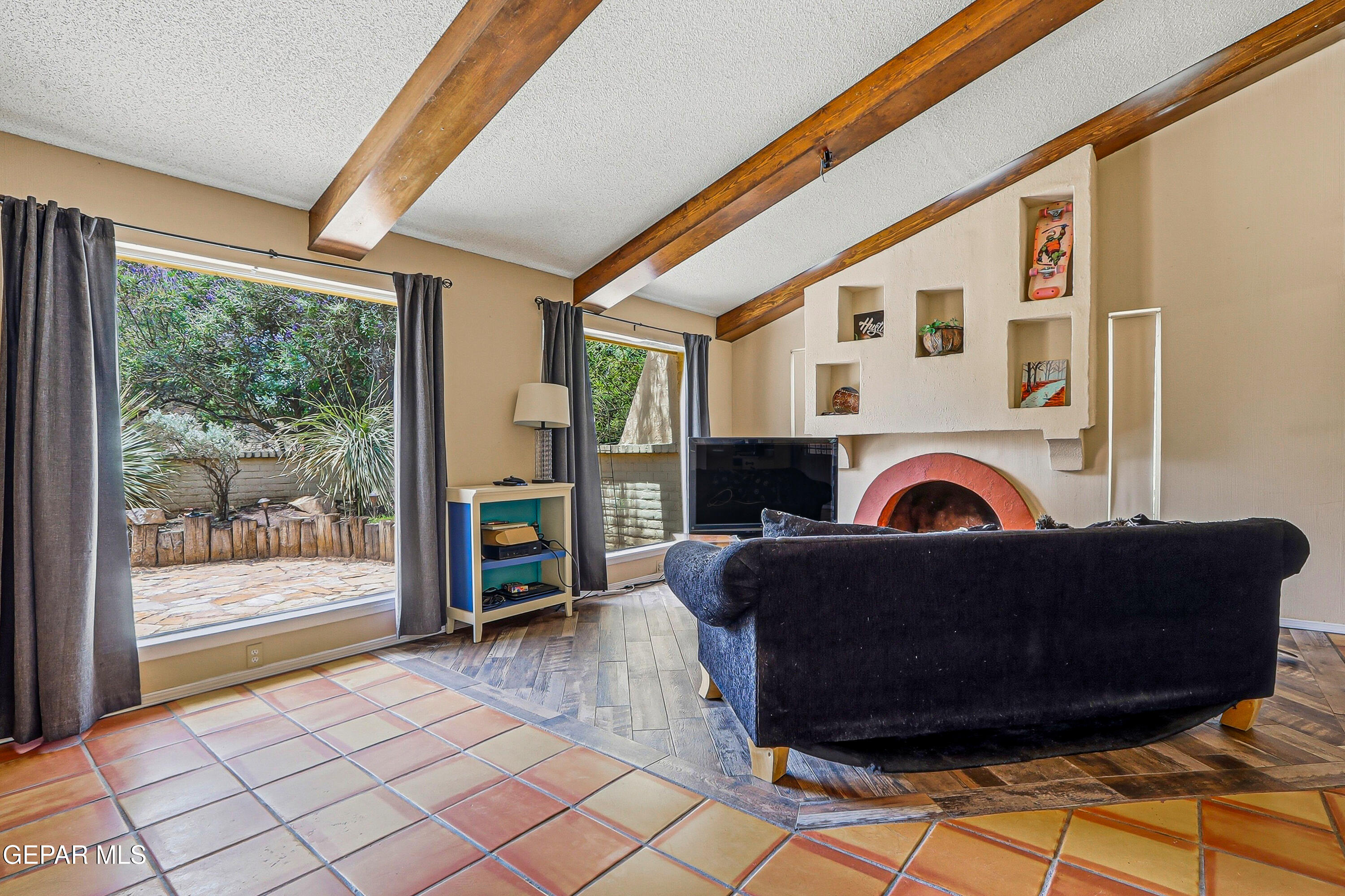 130 S Apache Gold Loop Property Photo 6