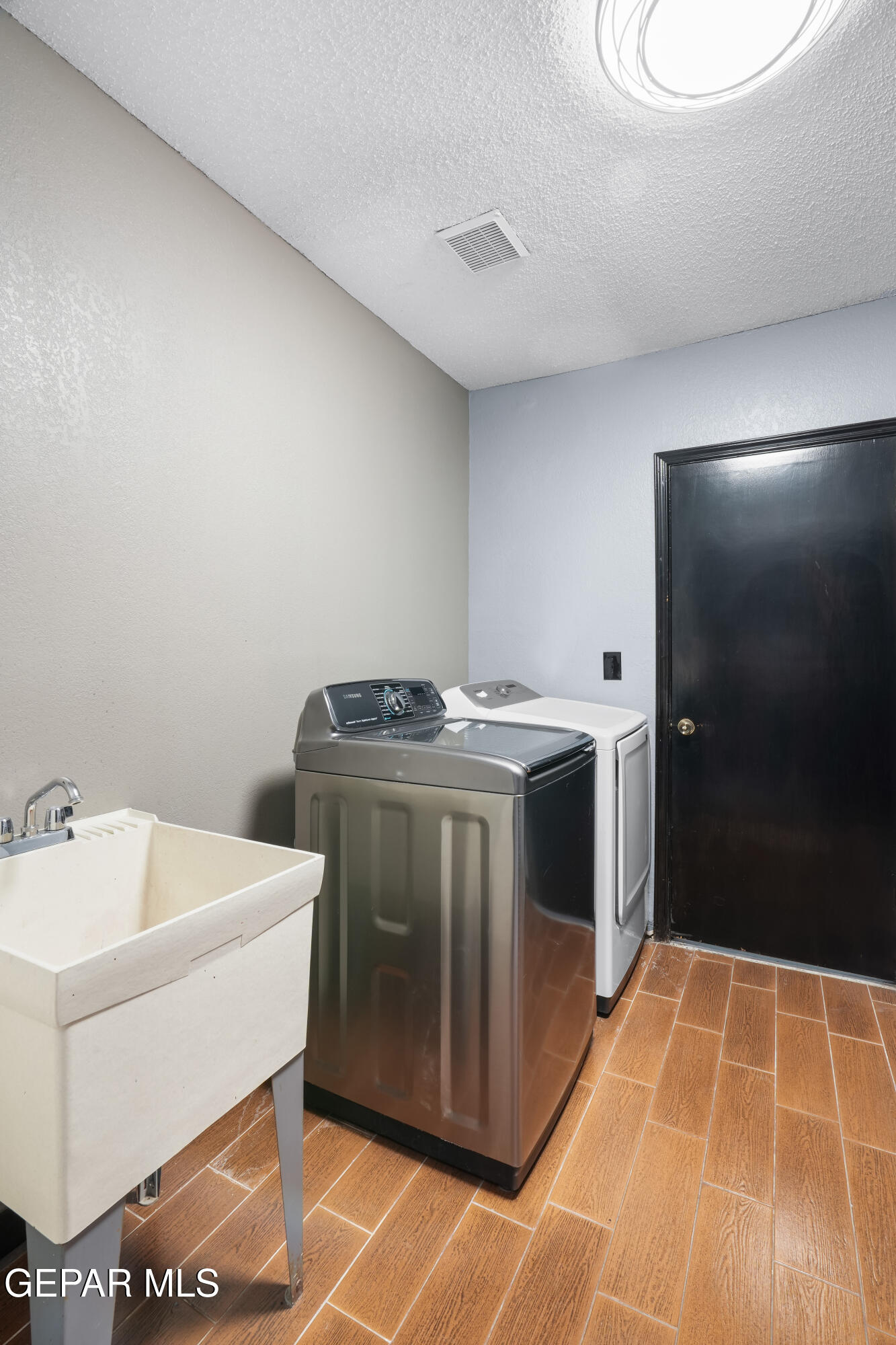 4614 N Stanton Street F38 Property Photo 11